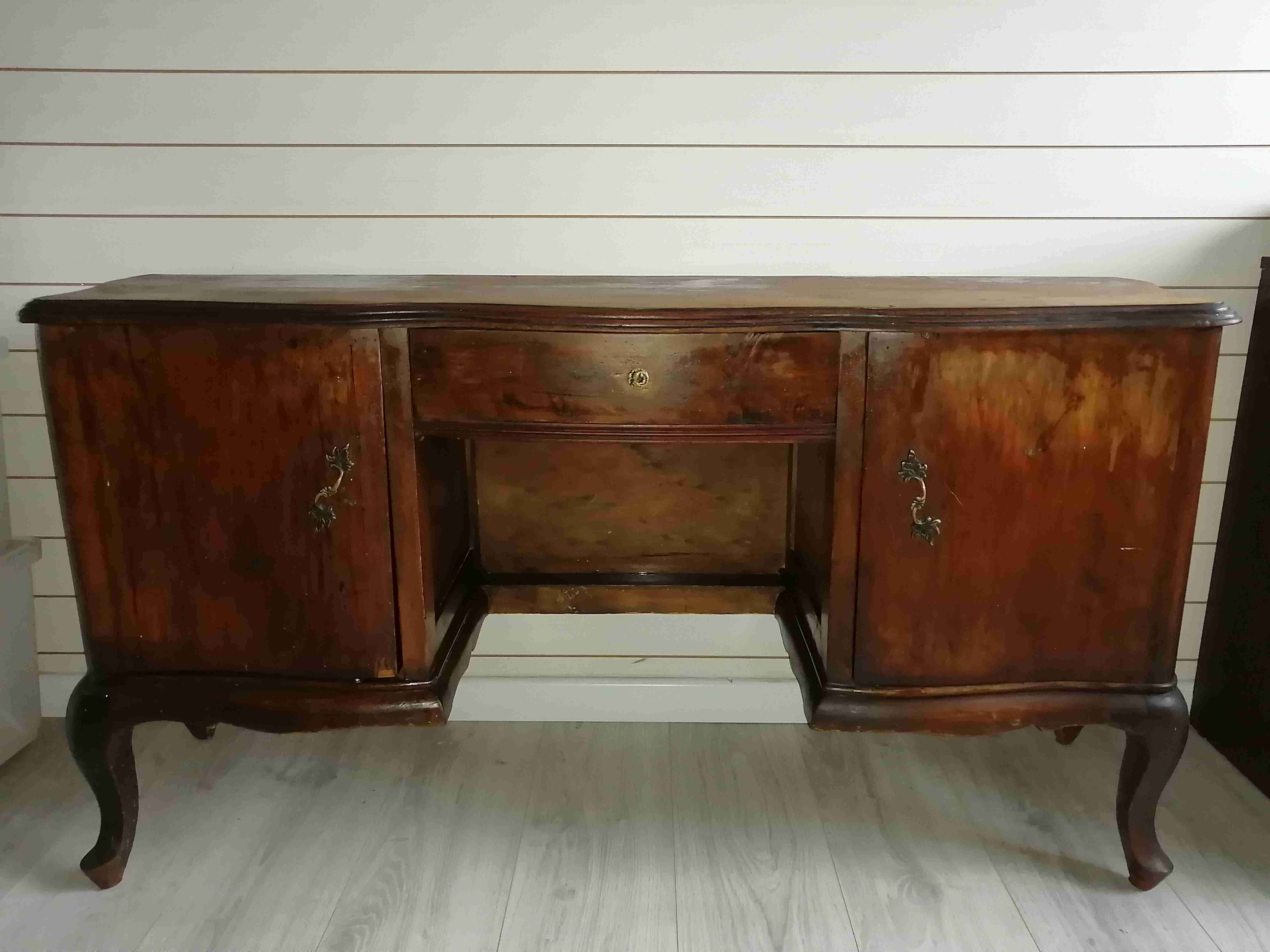 Aparador antiguo de madera