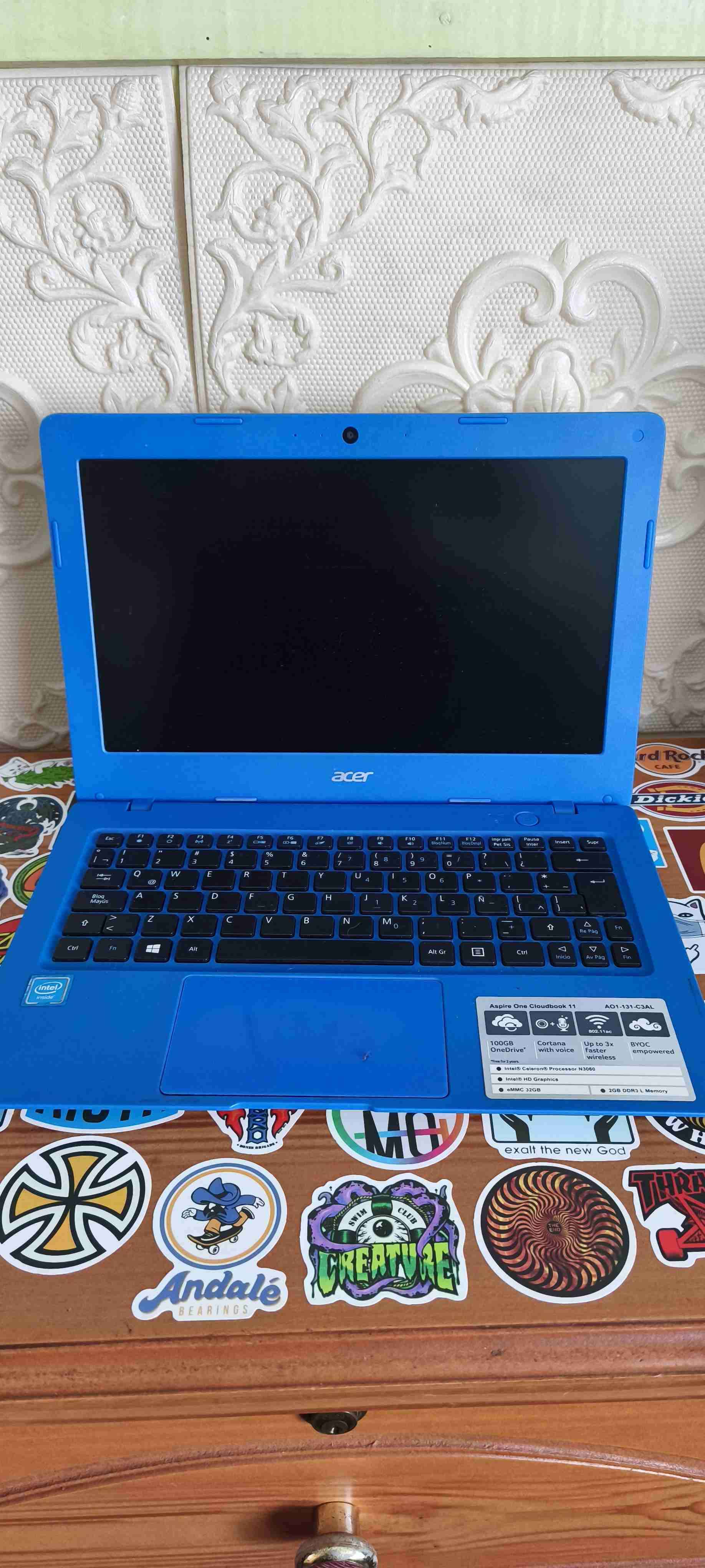 Notebook Acer azul usado