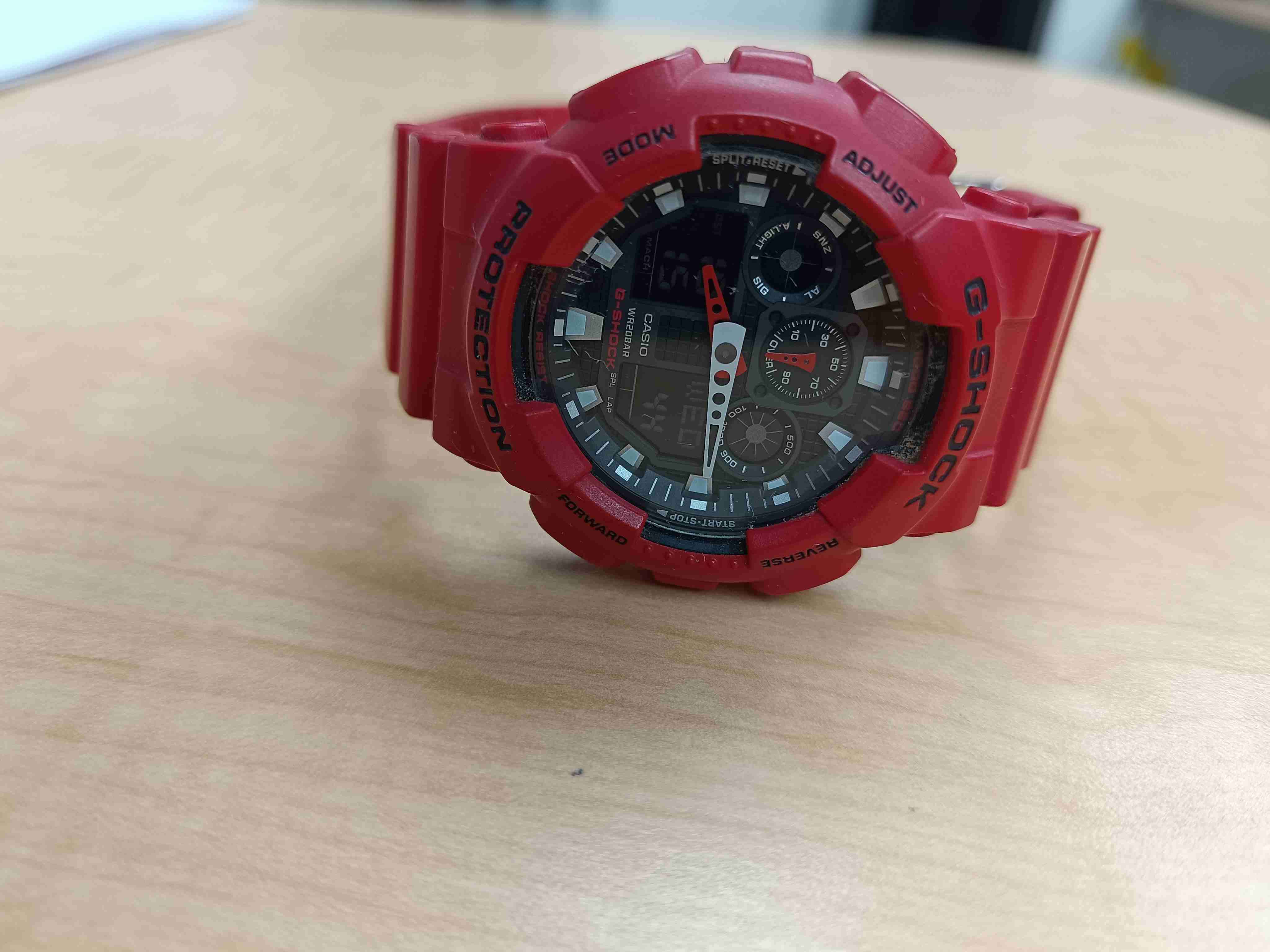 Reloj G-Shock GA 100 rojo - miniatura 2