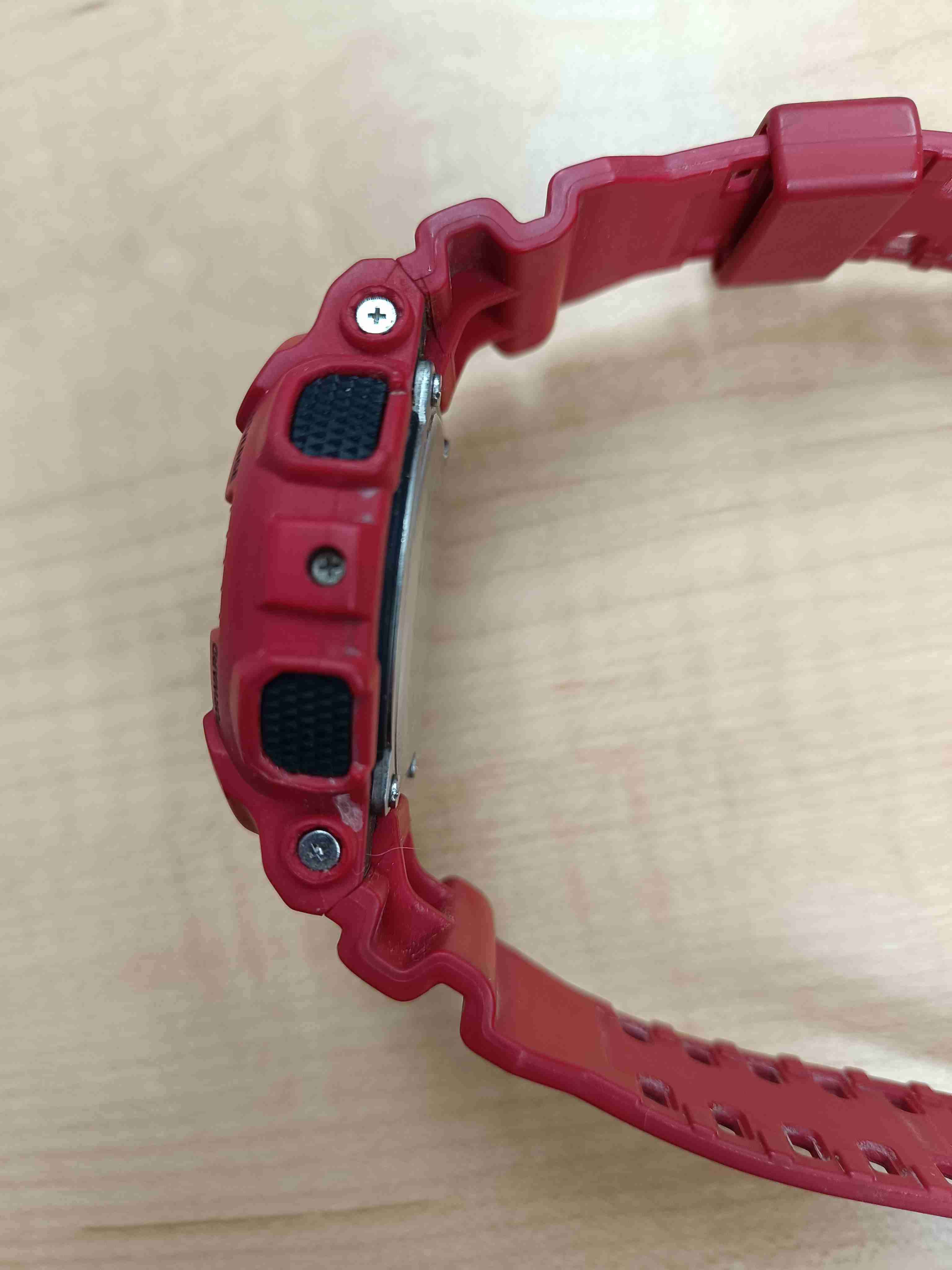 Reloj G-Shock GA 100 rojo - miniatura 4