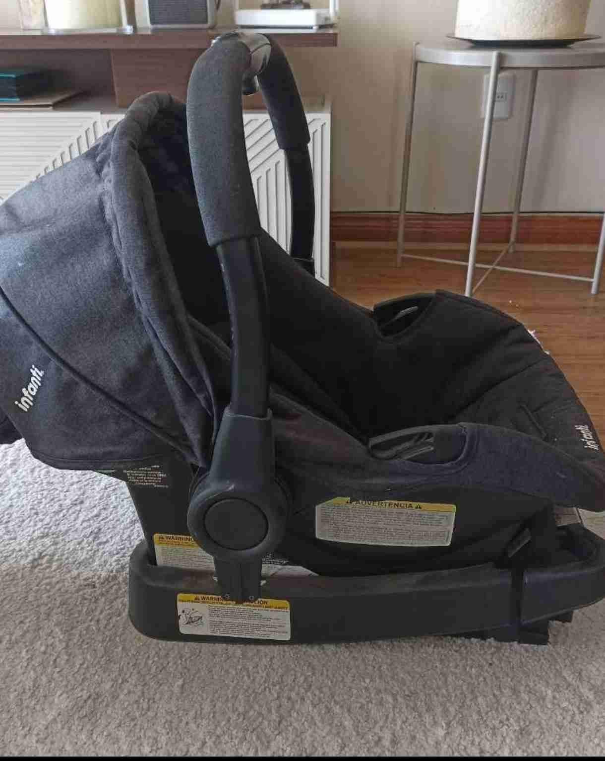 Silla de auto infantil negra