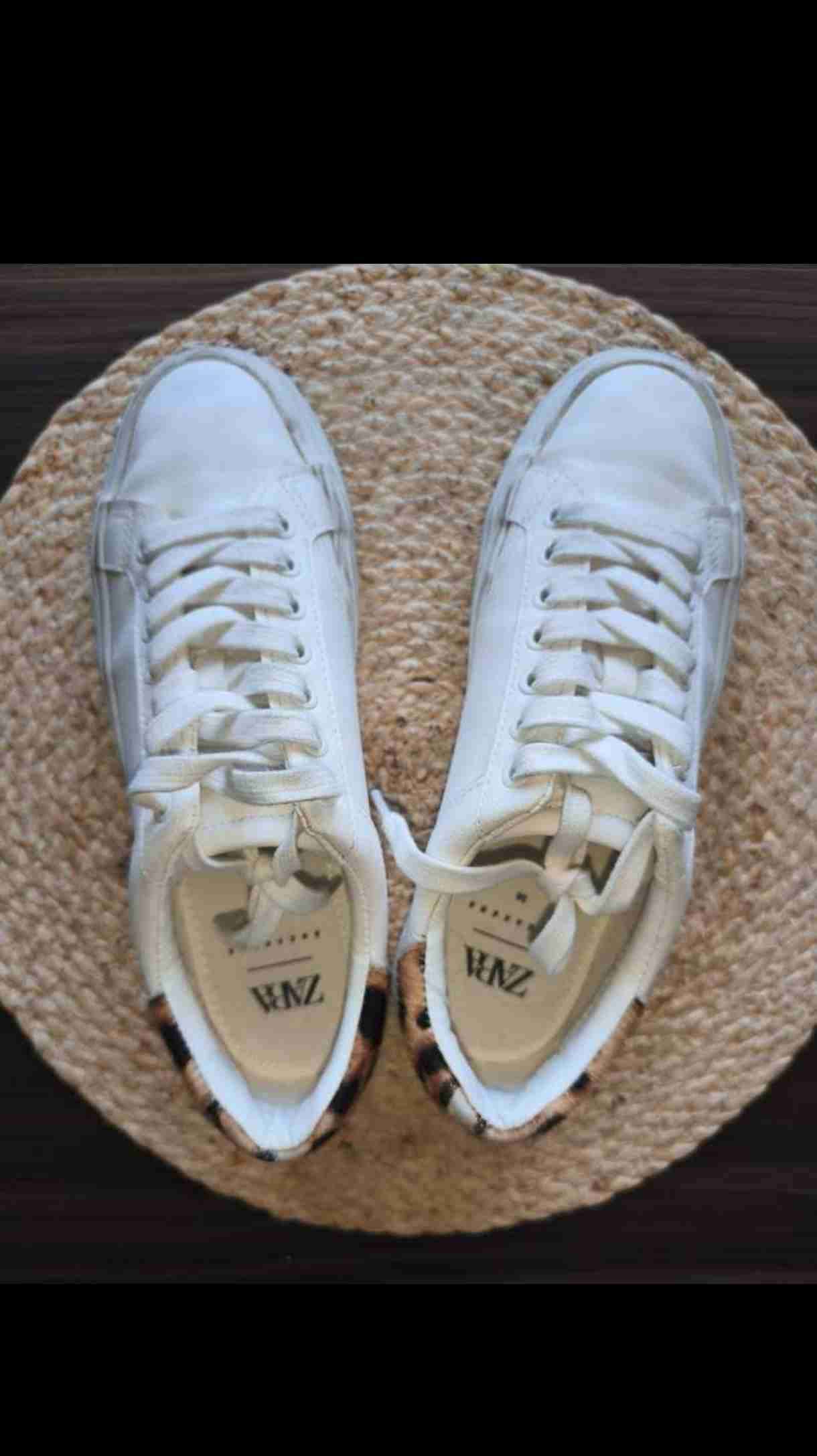 Zapatillas blancas con animal print
