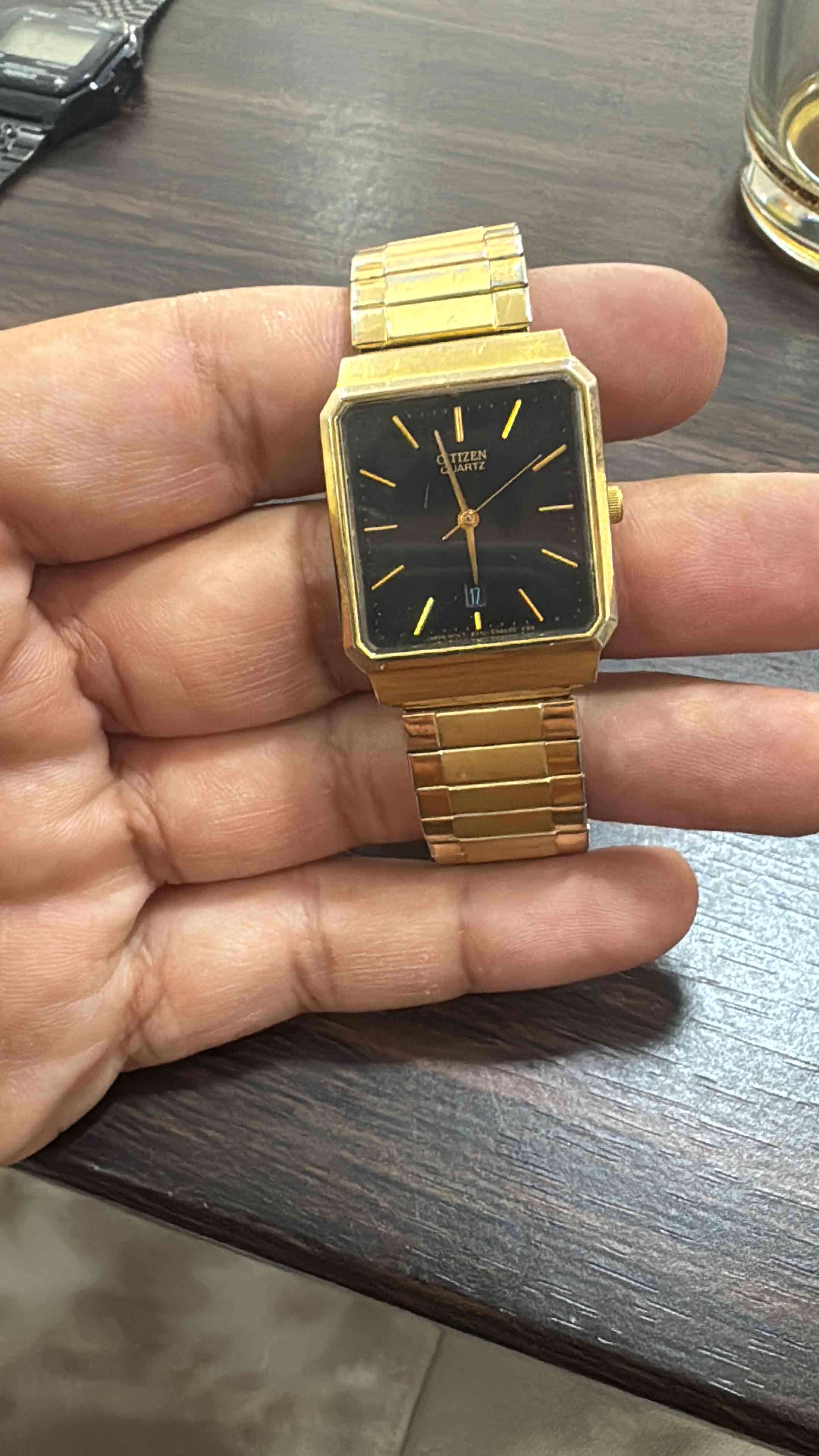 Reloj Citizen Quartz dorado