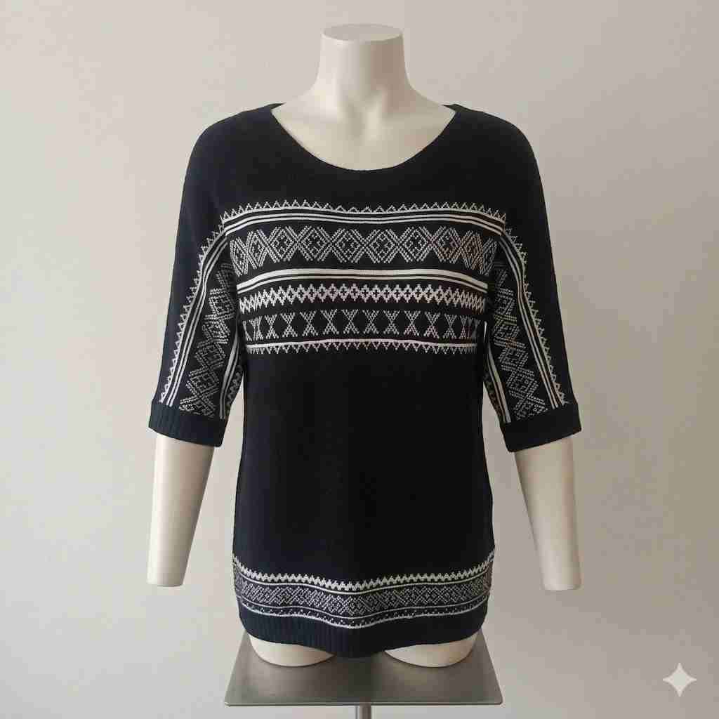 Suéter negro con diseño étnico