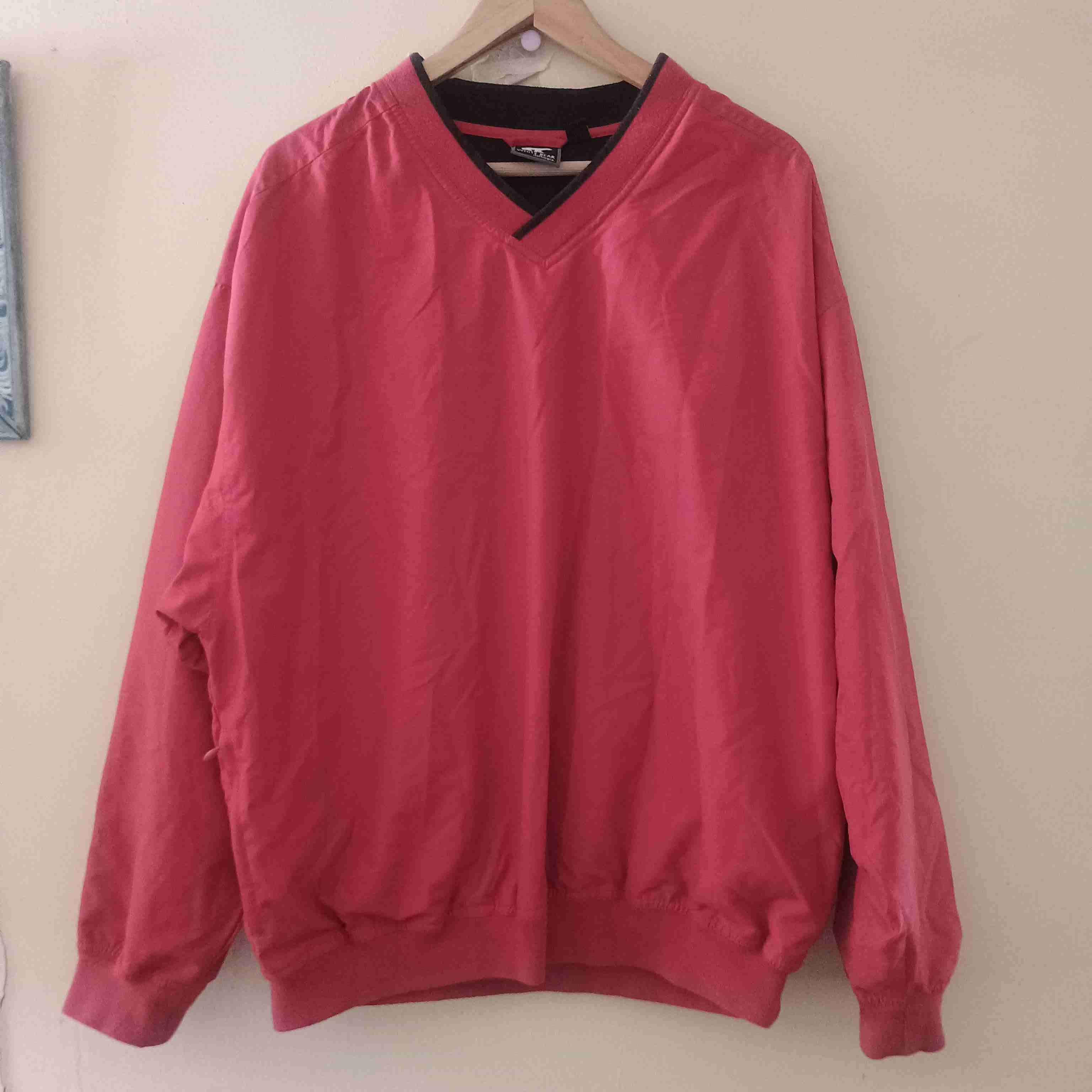 Cortavientos rojo de cuello en V - miniatura 2