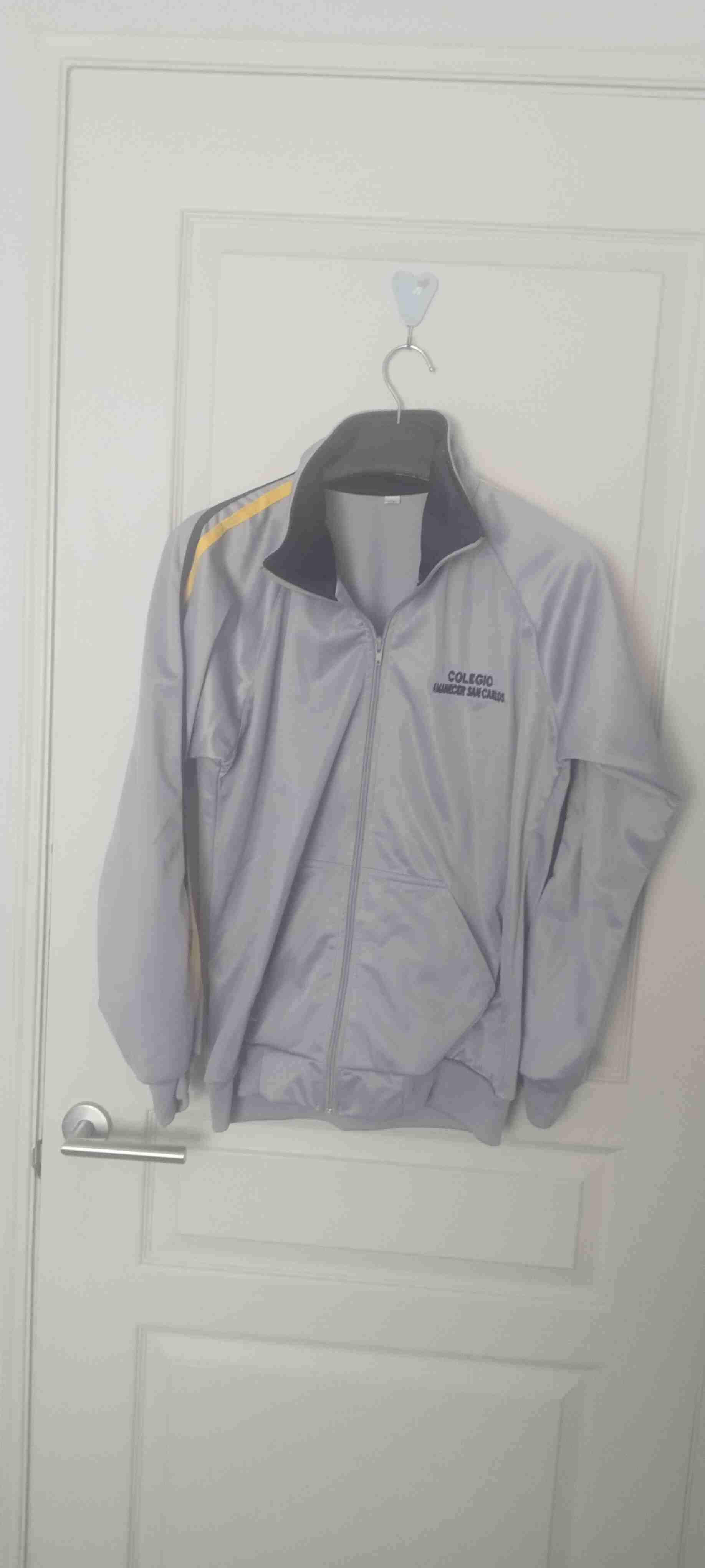 Chaqueta deportiva gris amanecer San carlos