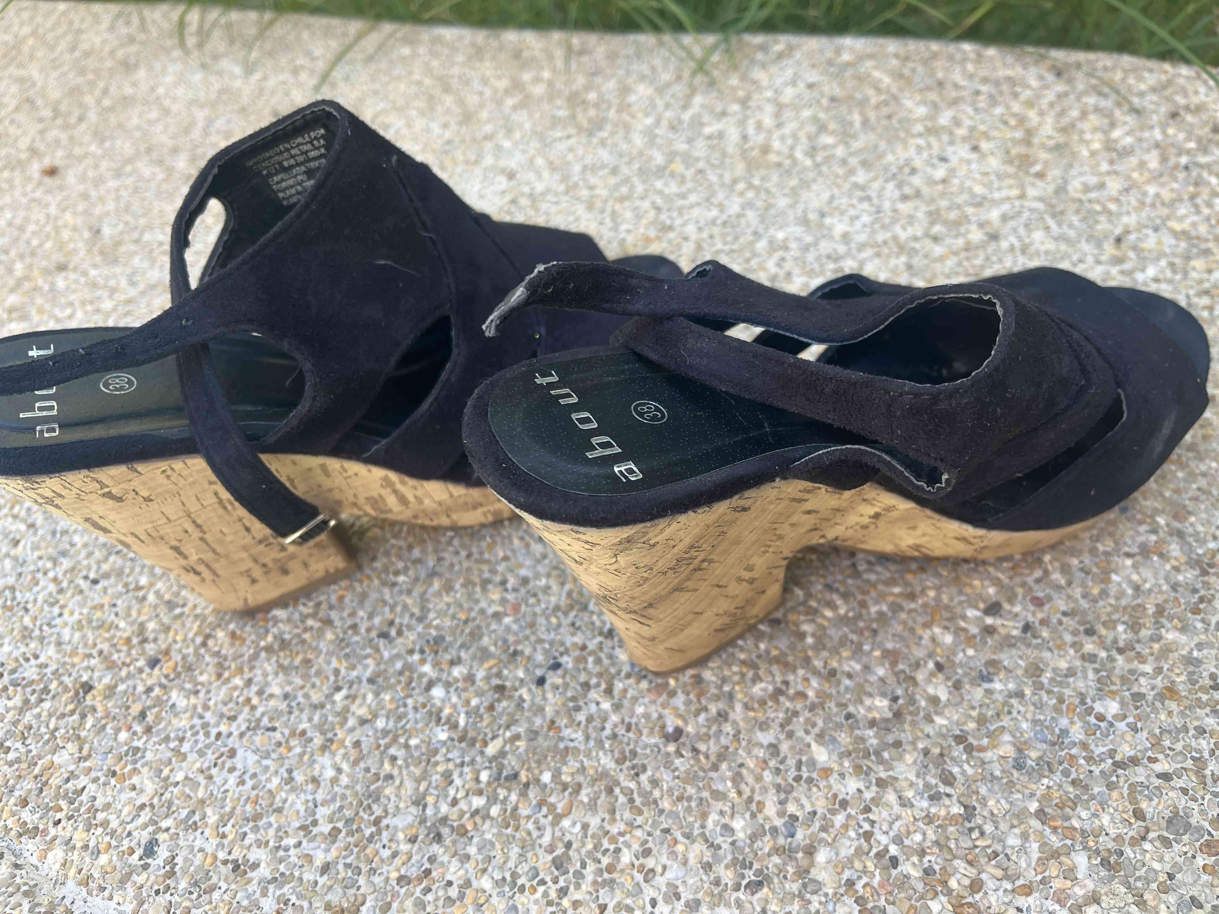 Sandalias negras de taco medio - miniatura 2