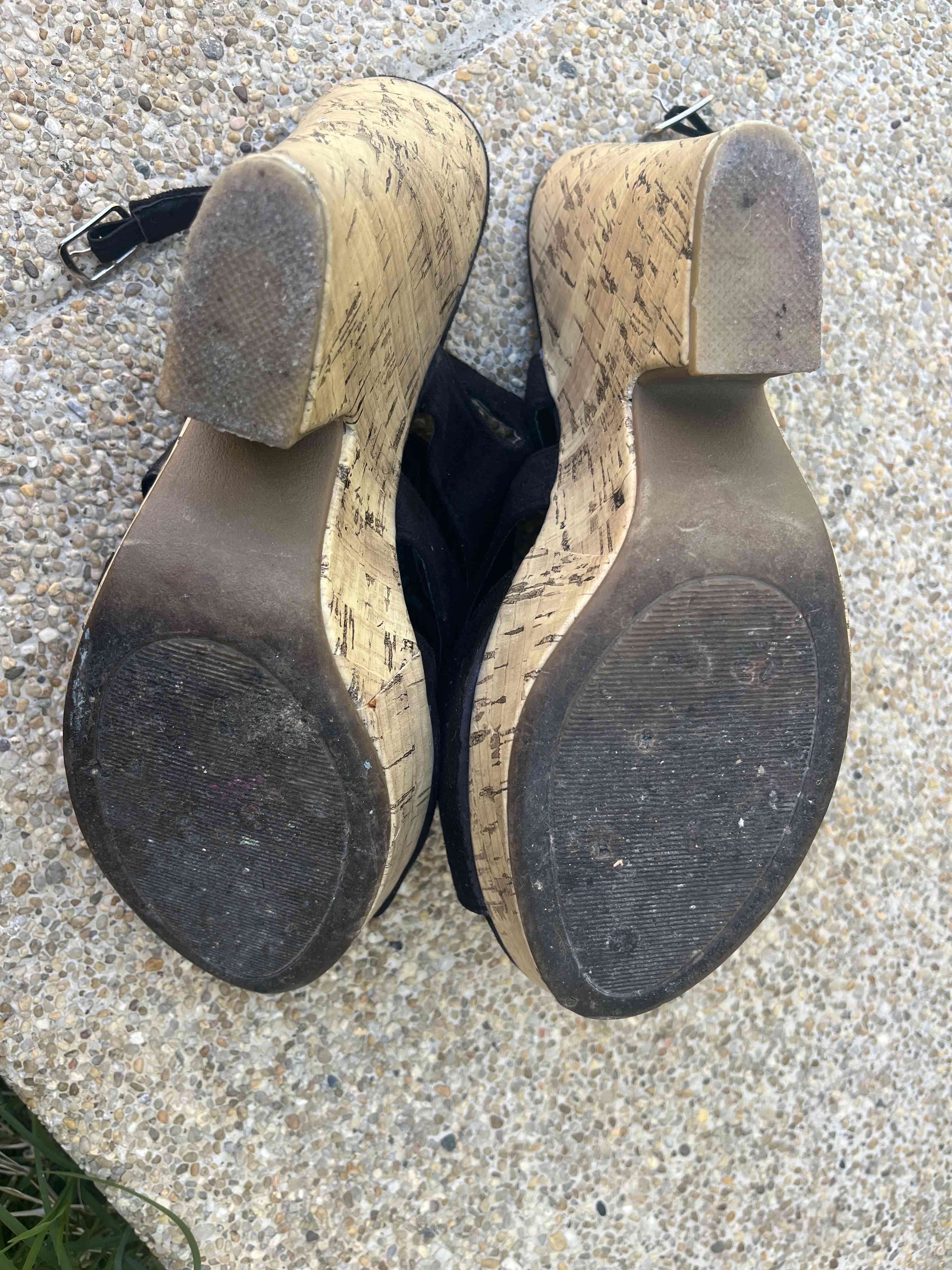 Sandalias negras de taco medio - miniatura 3