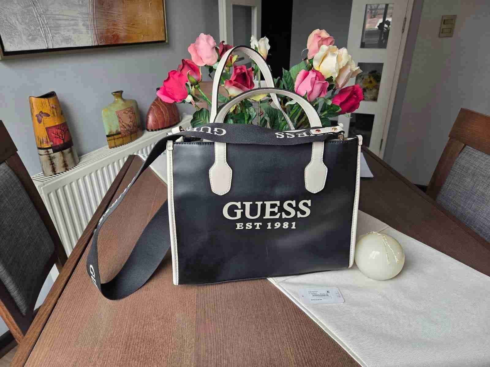 Bolso Negro Guess con Correa - miniatura 3