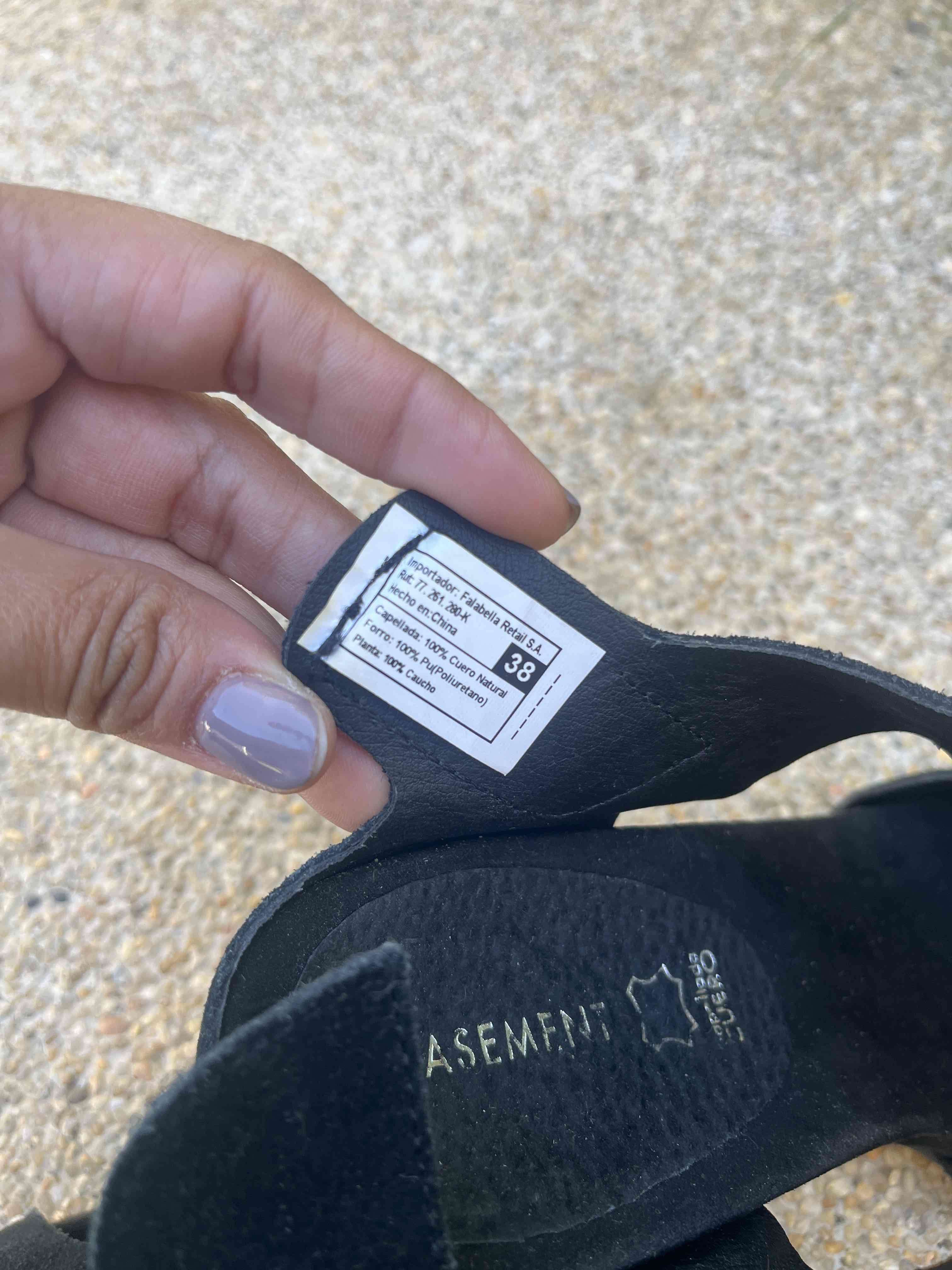 Sandalias negras de gamuza marca BASEMENT - miniatura 5