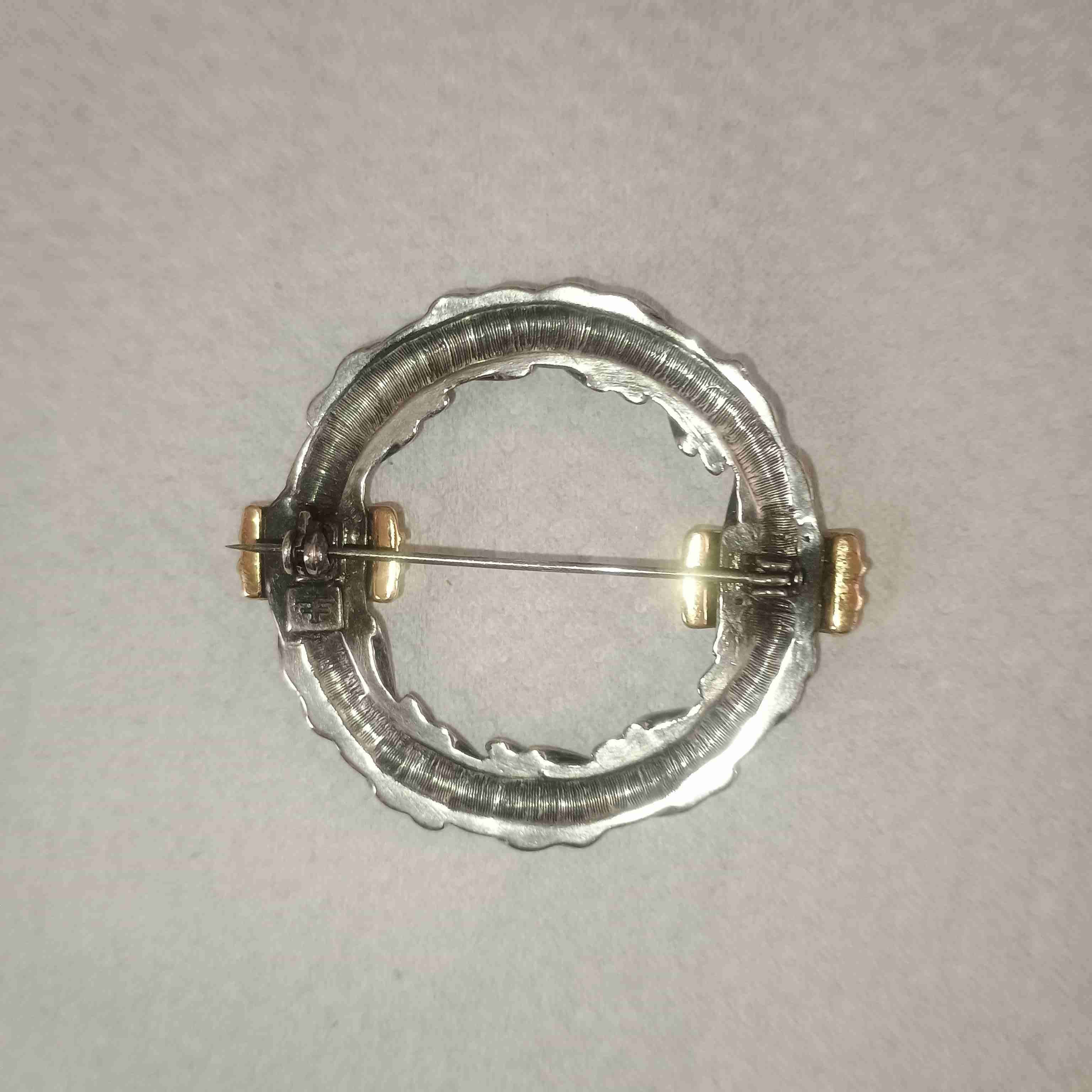 Broche circular en dos tonos - miniatura 2