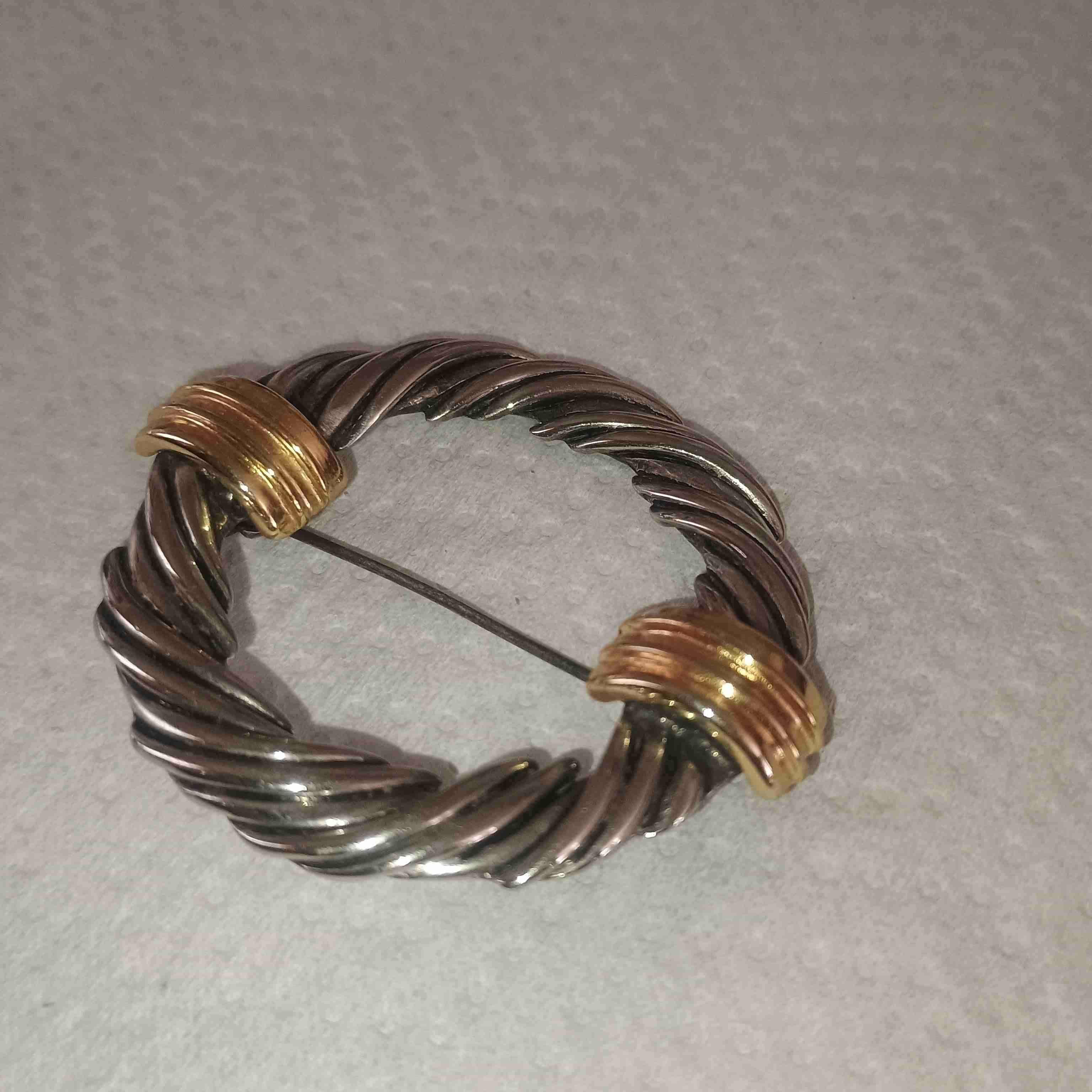 Broche circular en dos tonos - miniatura 3