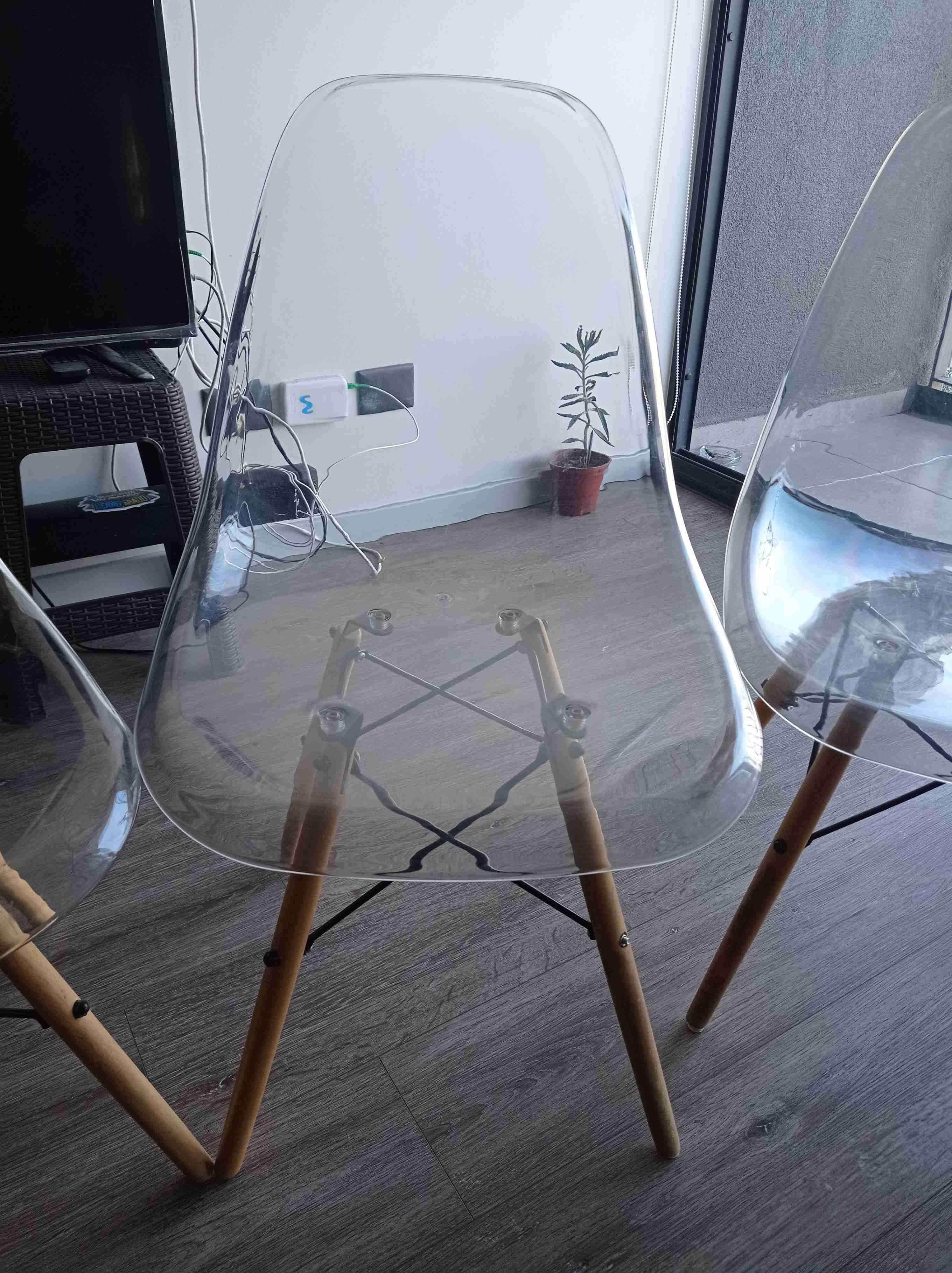 Juego de sillas transparentes modernas - miniatura 6