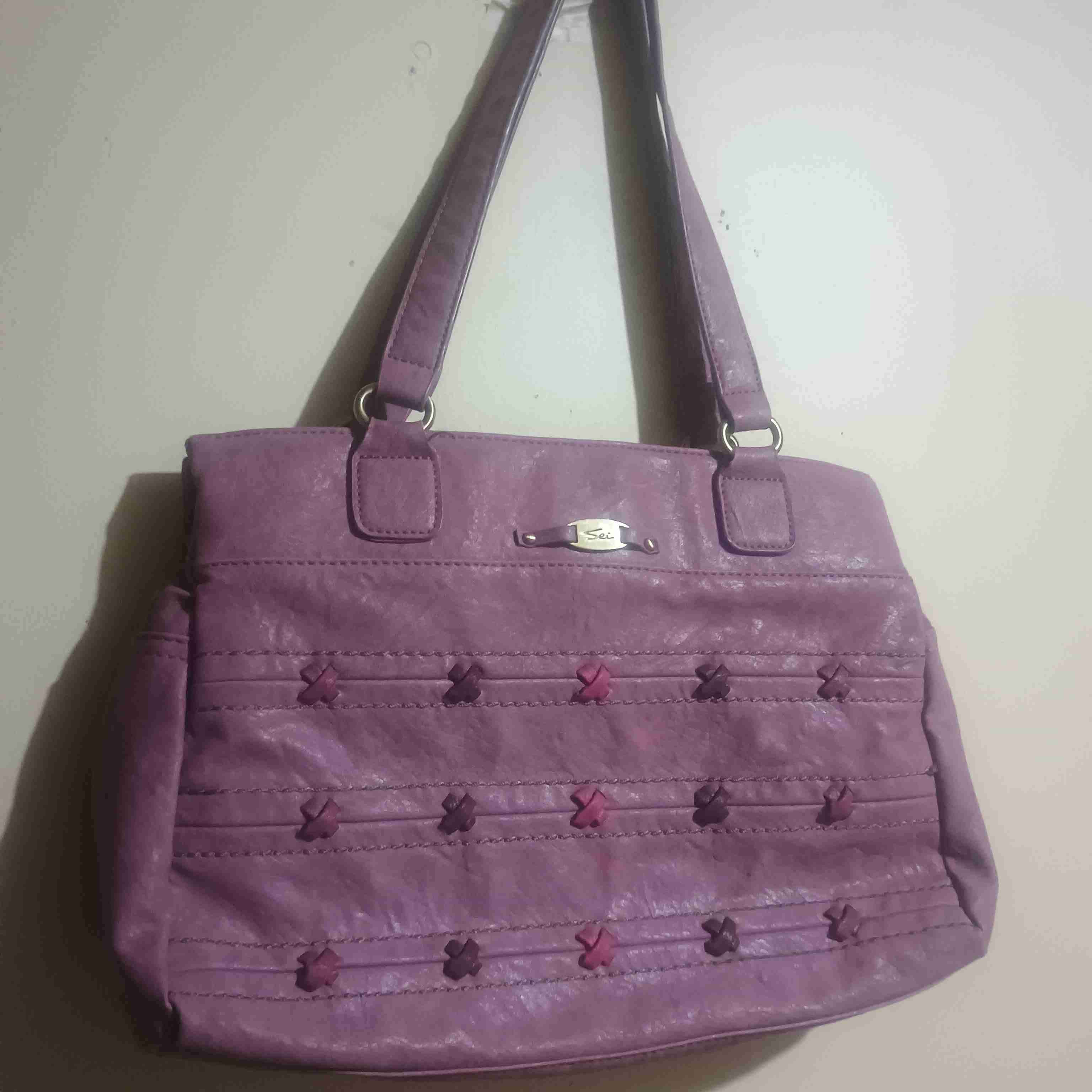 Cartera morada con detalles florales - miniatura 8