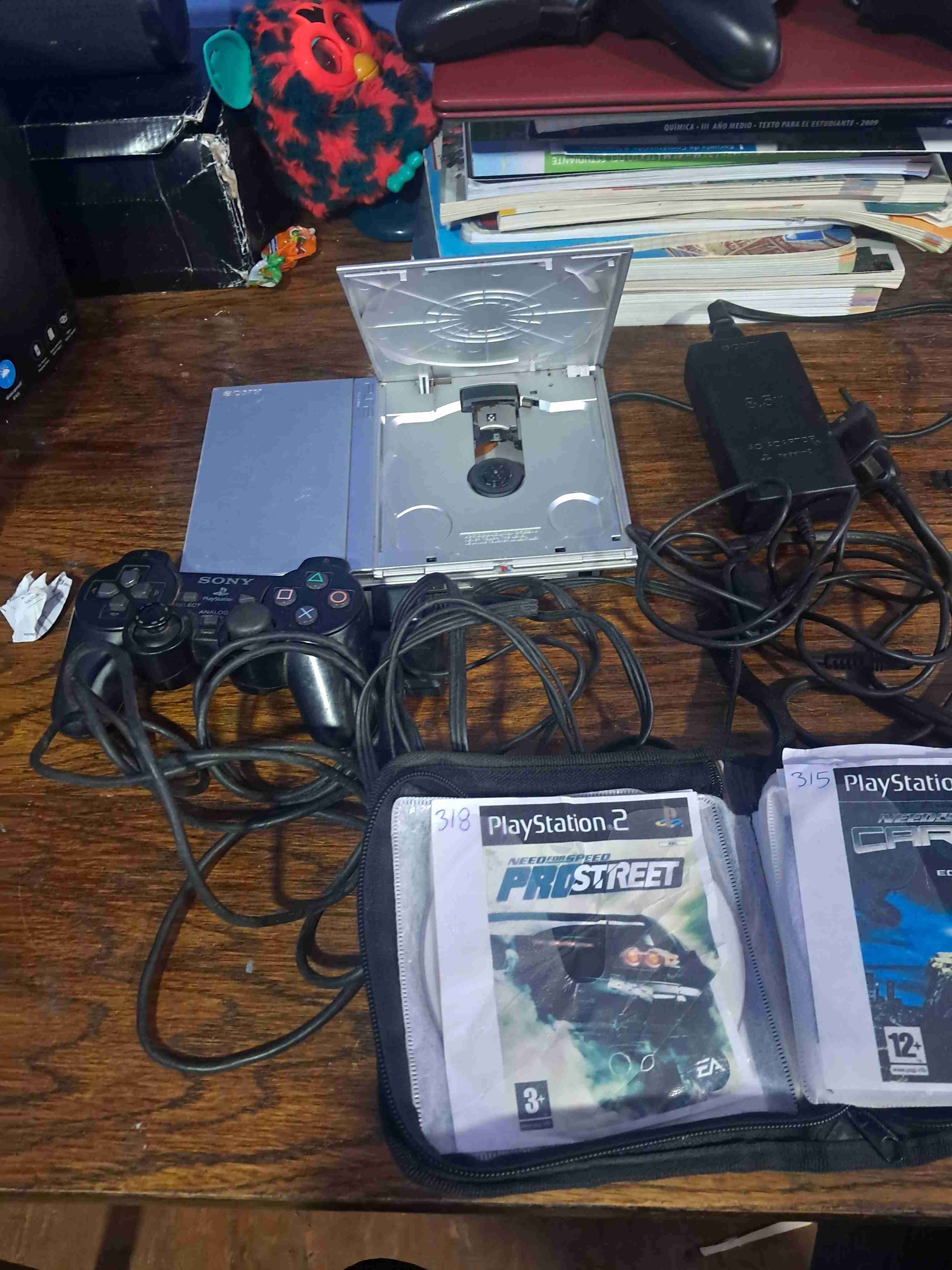 Consola PlayStation 2 con juegos