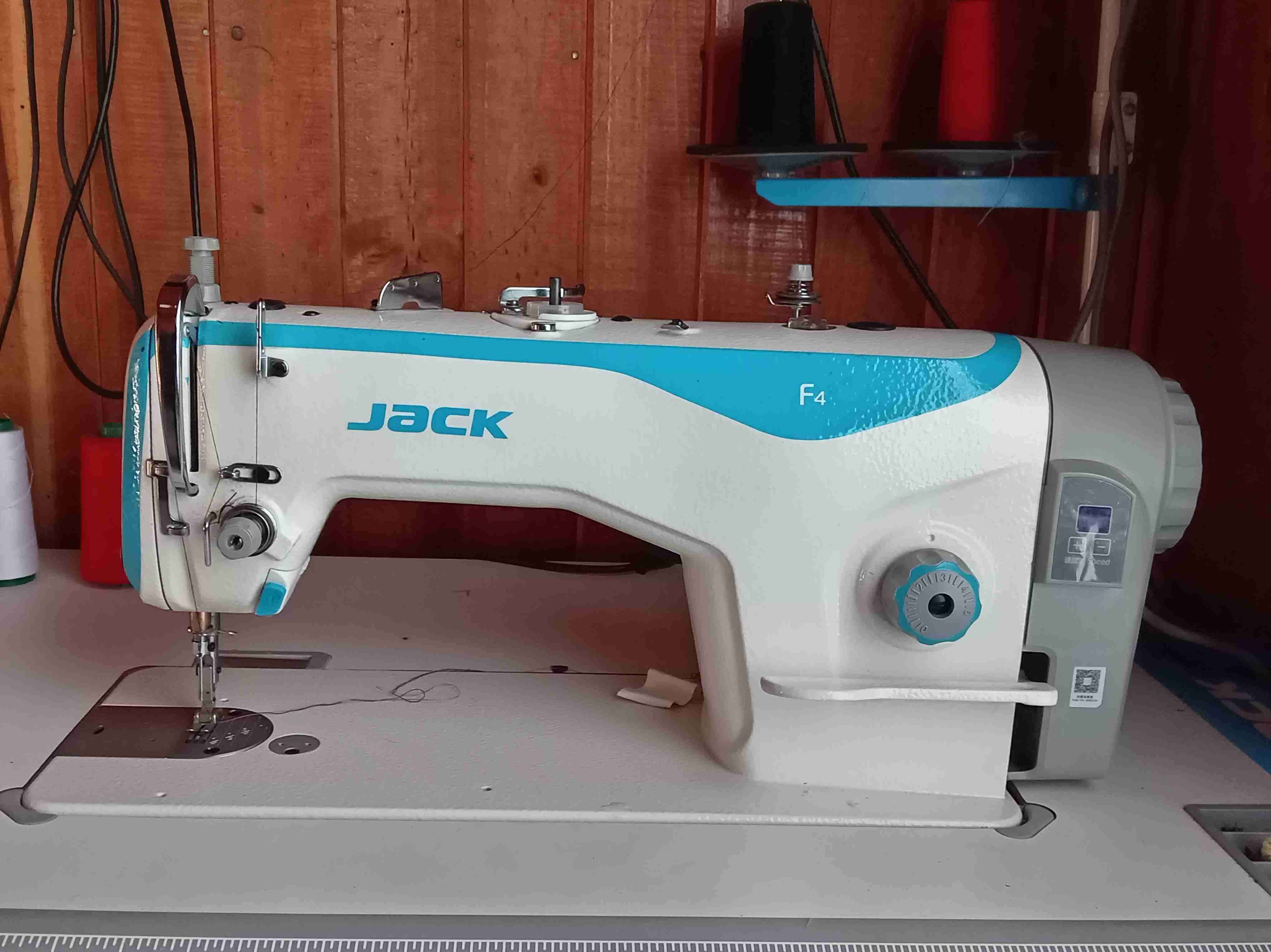 Máquina de coser industrial Jack F4