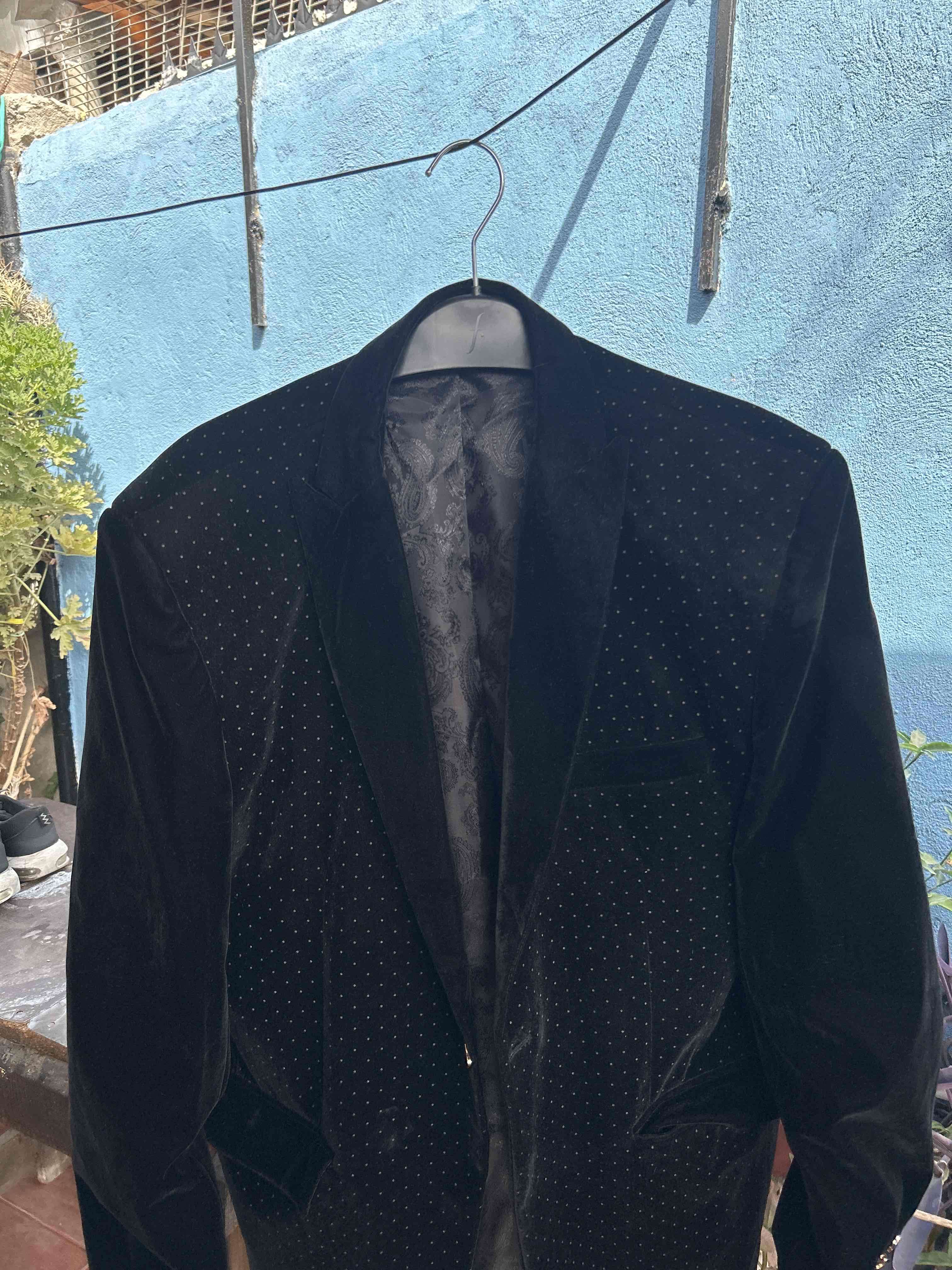 Blazer negro con detalles brillantes