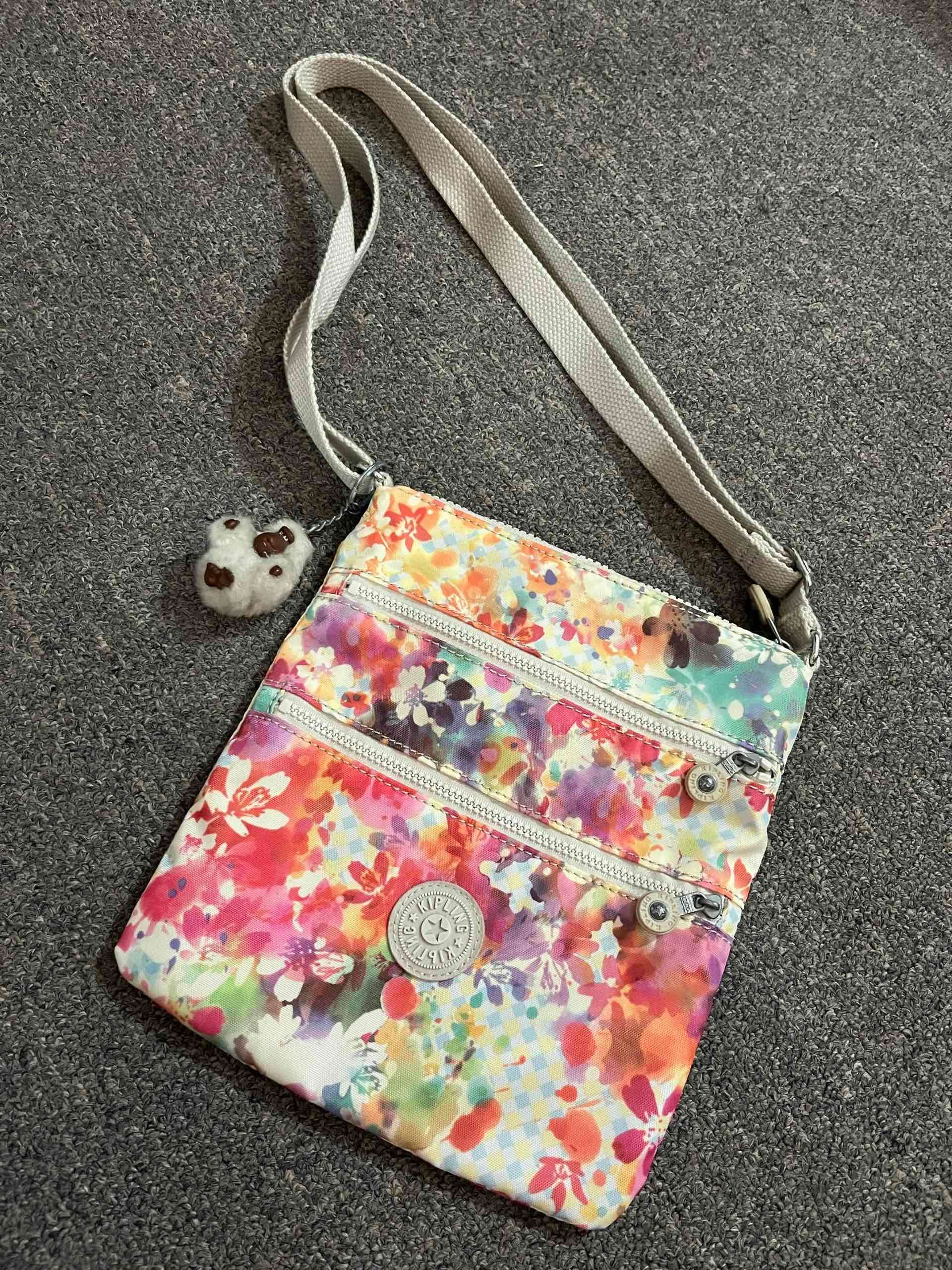 Cartera Kipling Blanca con estampado floral