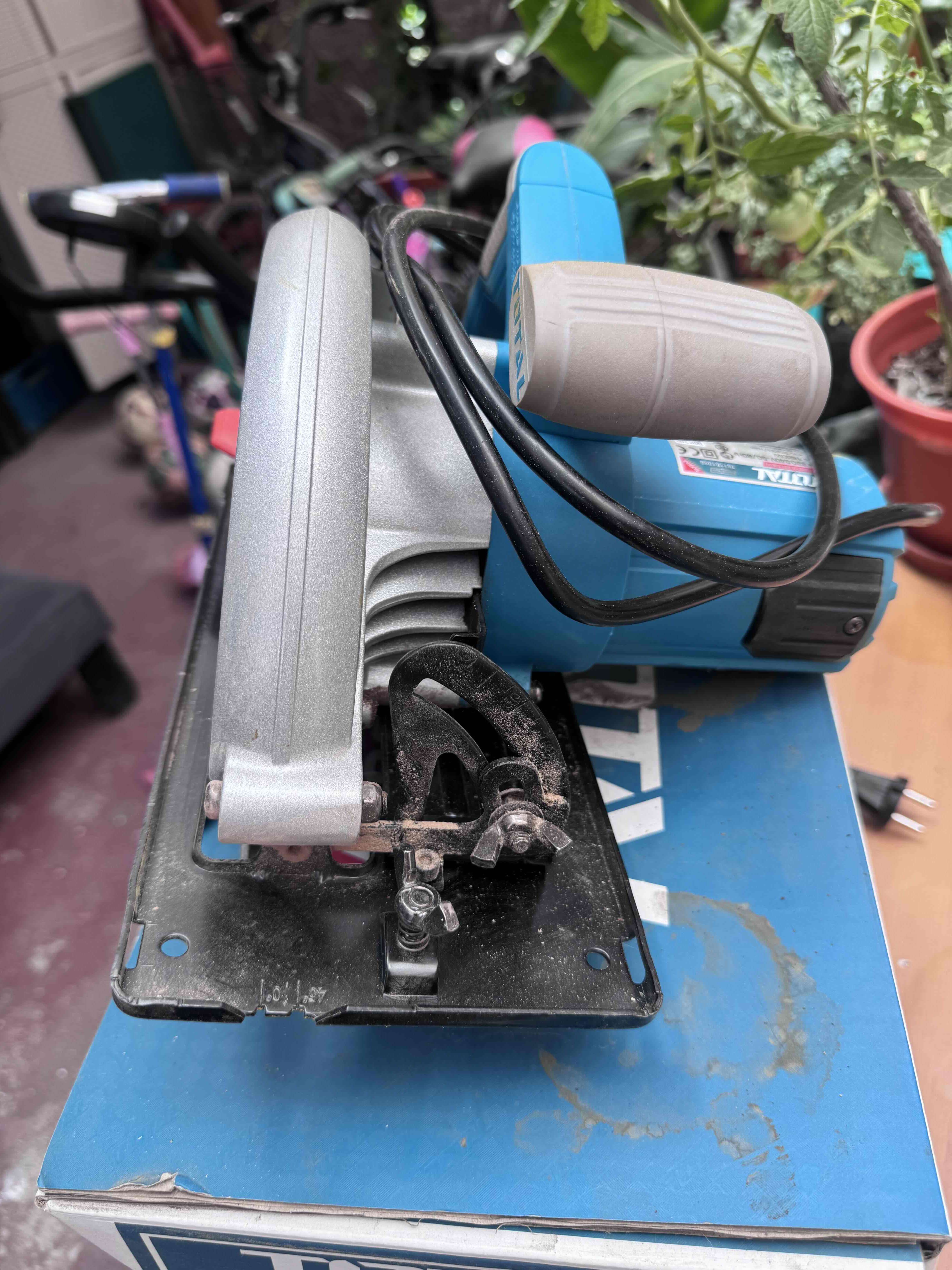 Sierra circular Total 1600W - miniatura 2