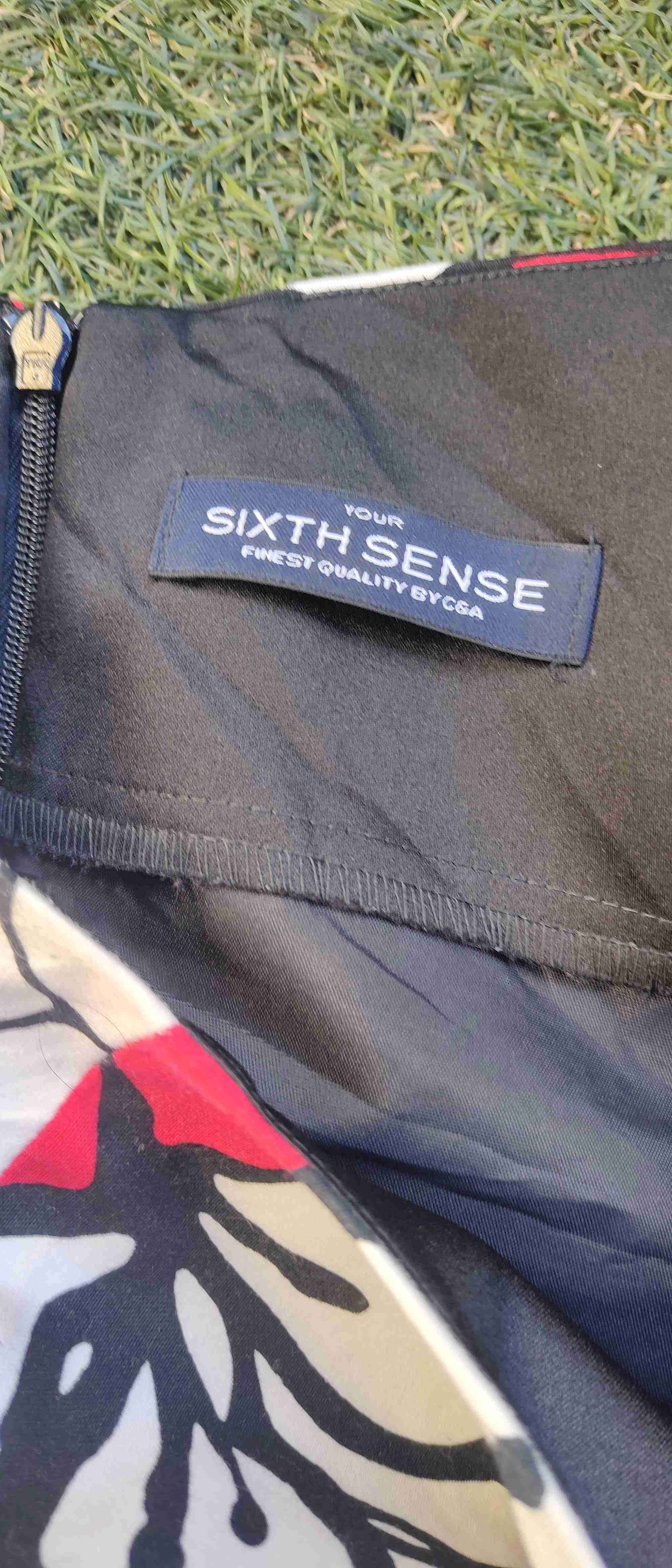 Vestido con flores grandes - miniatura 3