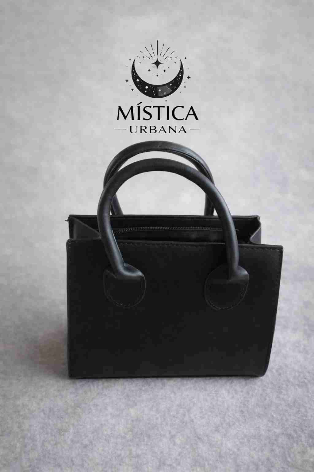 Bolso negro de mano