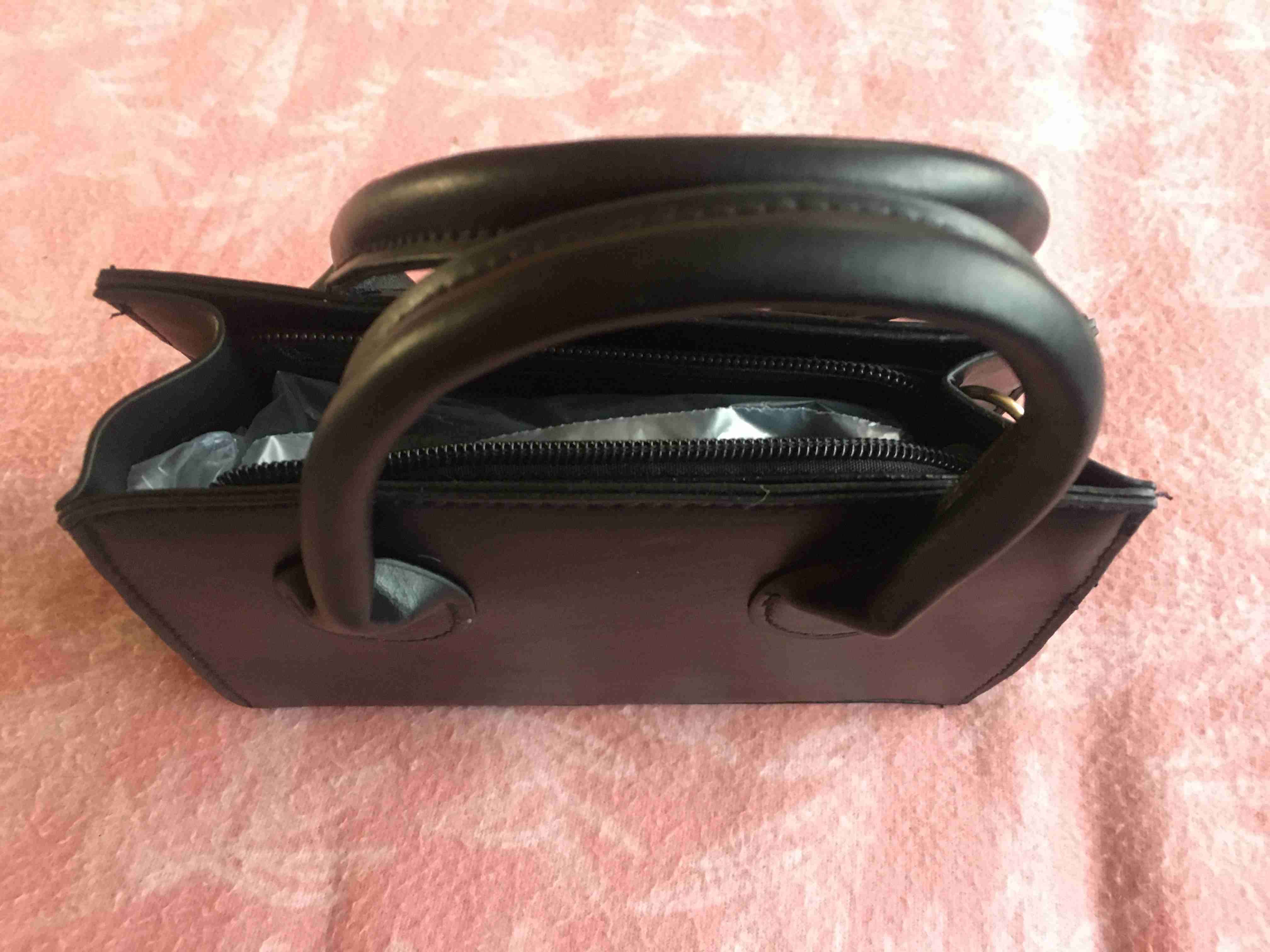 Bolso negro de mano - miniatura 2