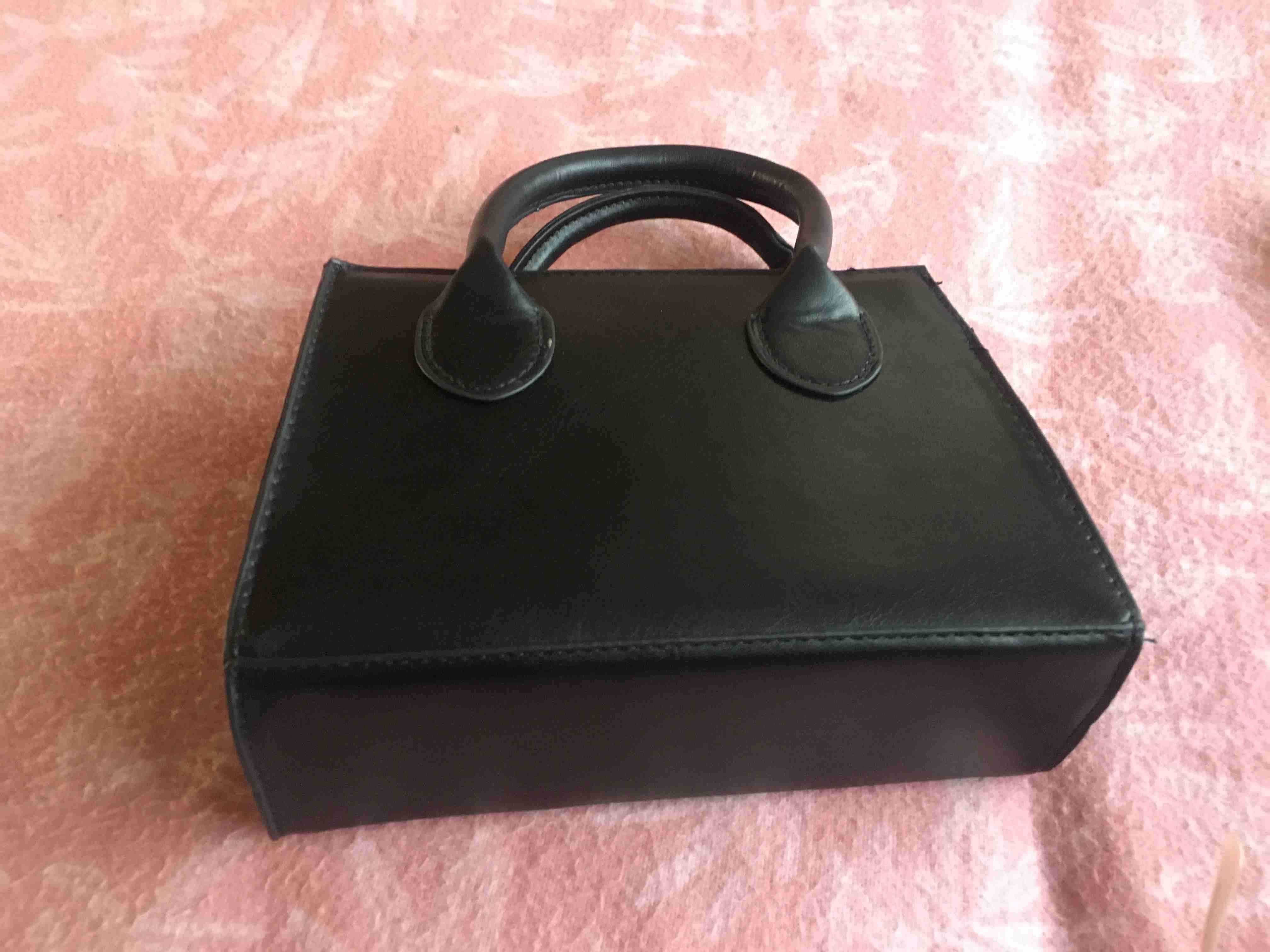 Bolso negro de mano - miniatura 3