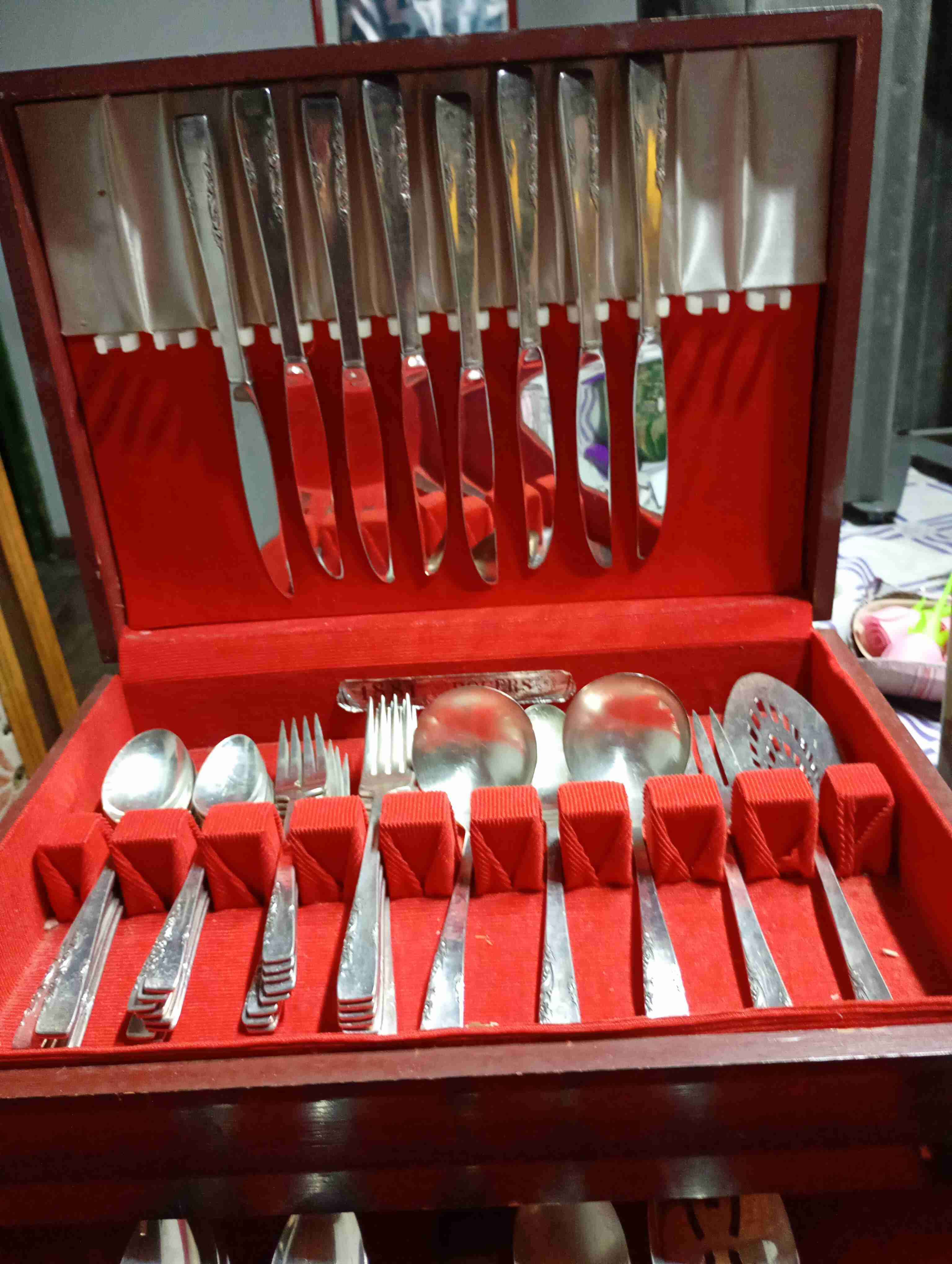 Juego de cubiertos plateados - miniatura 2