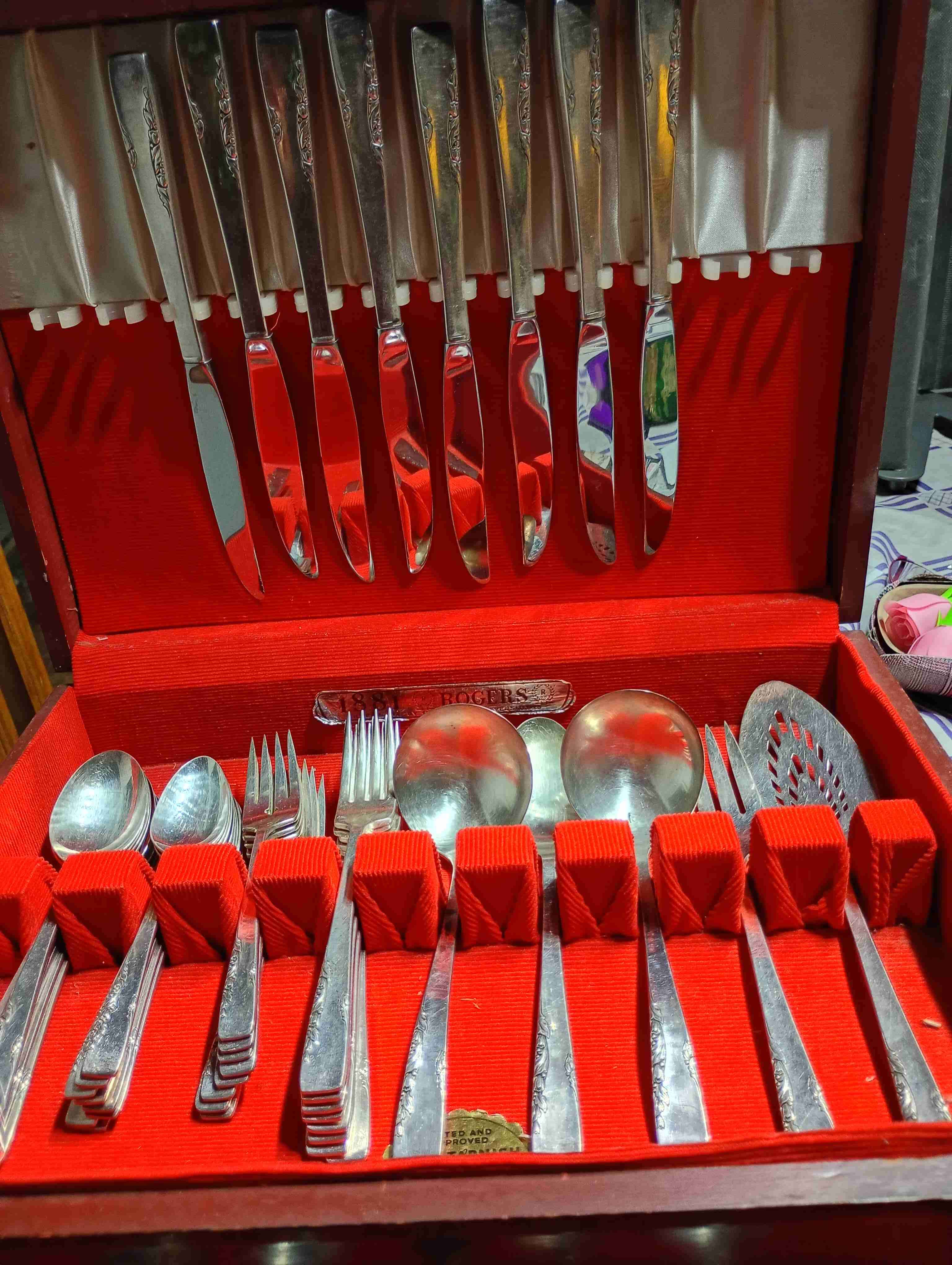 Juego de cubiertos plateados - miniatura 3