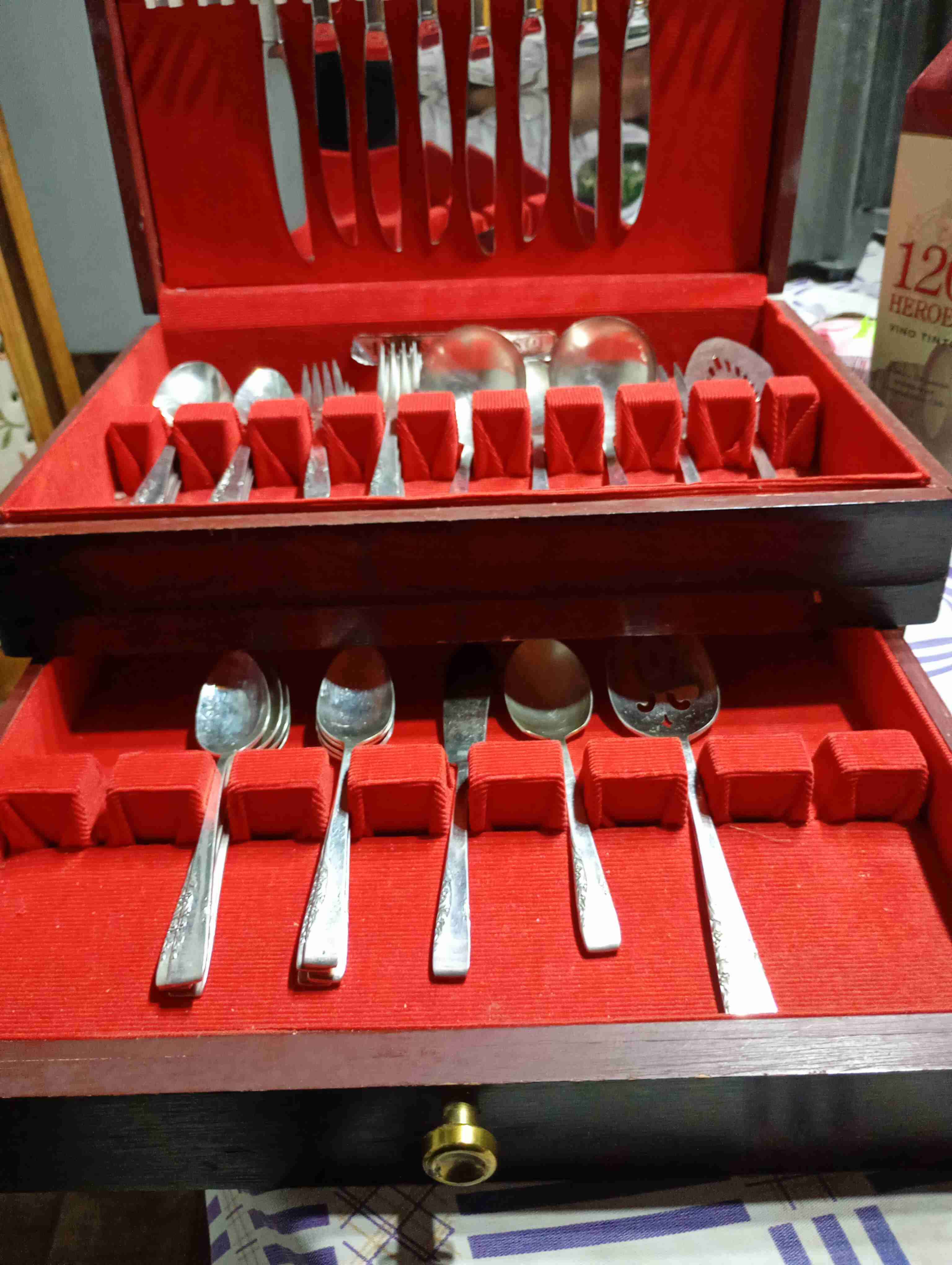 Juego de cubiertos plateados - miniatura 4