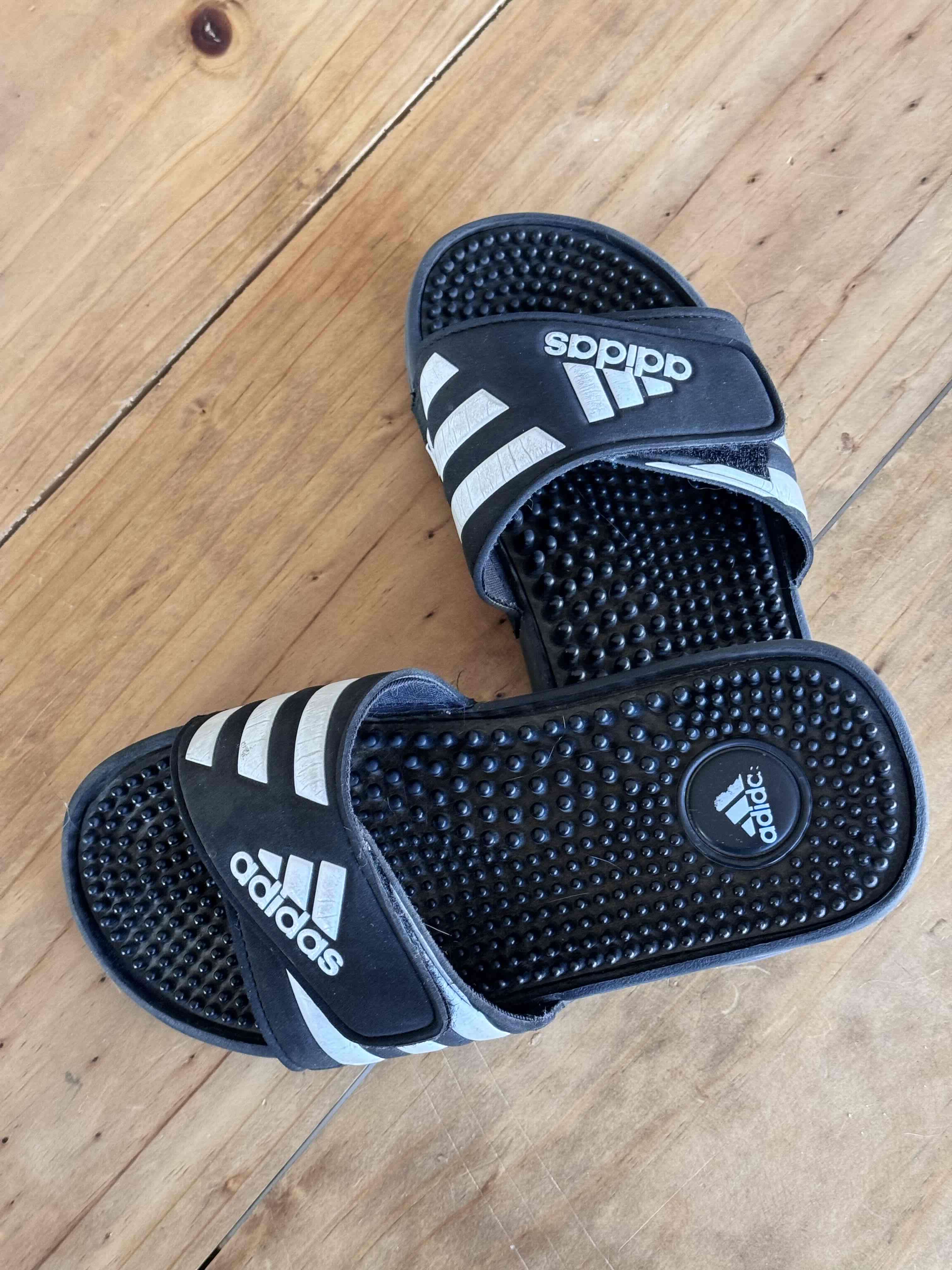Sandalias Adidas adissage niño