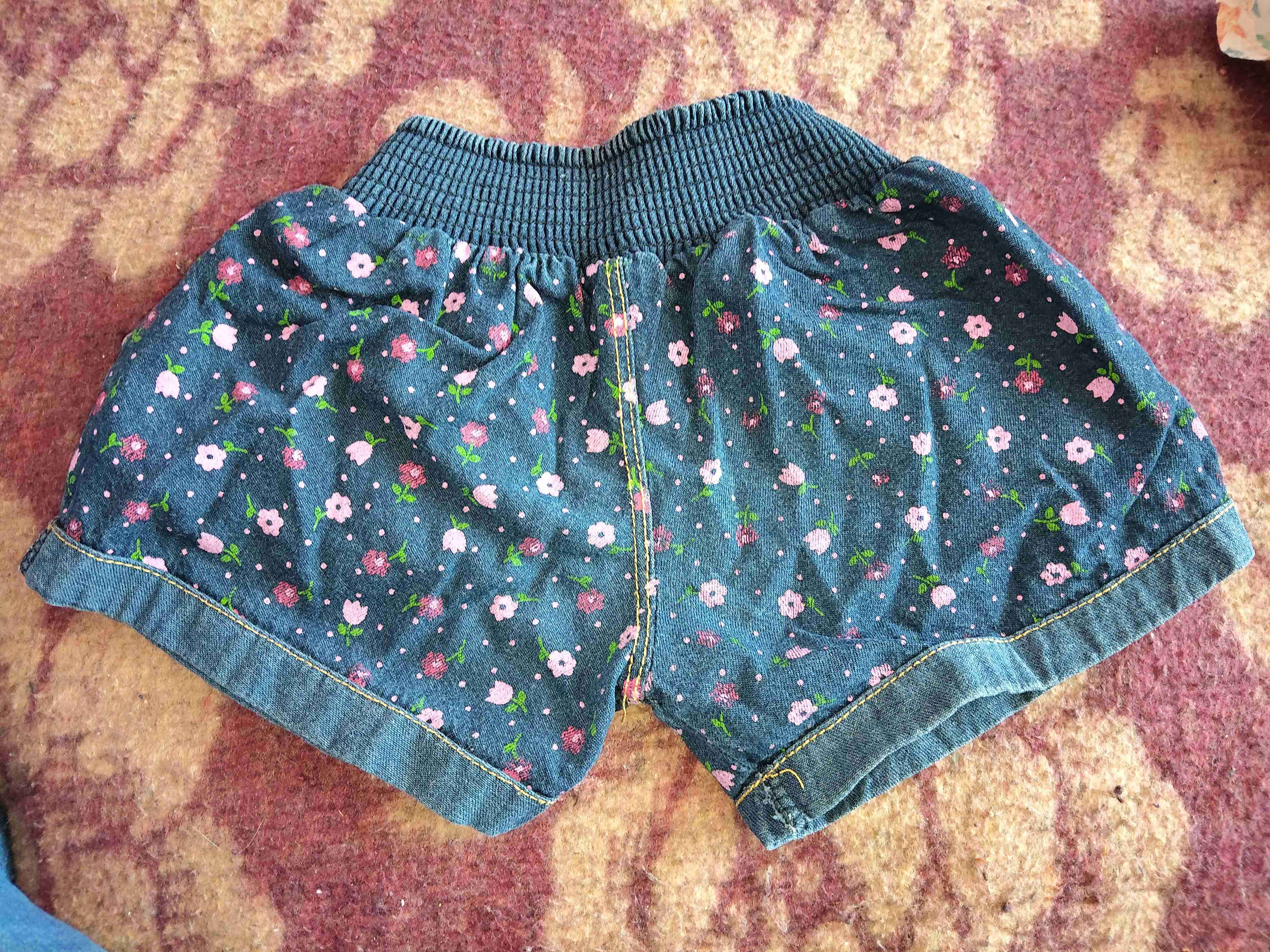 Shorts floreados para niñas - miniatura 2