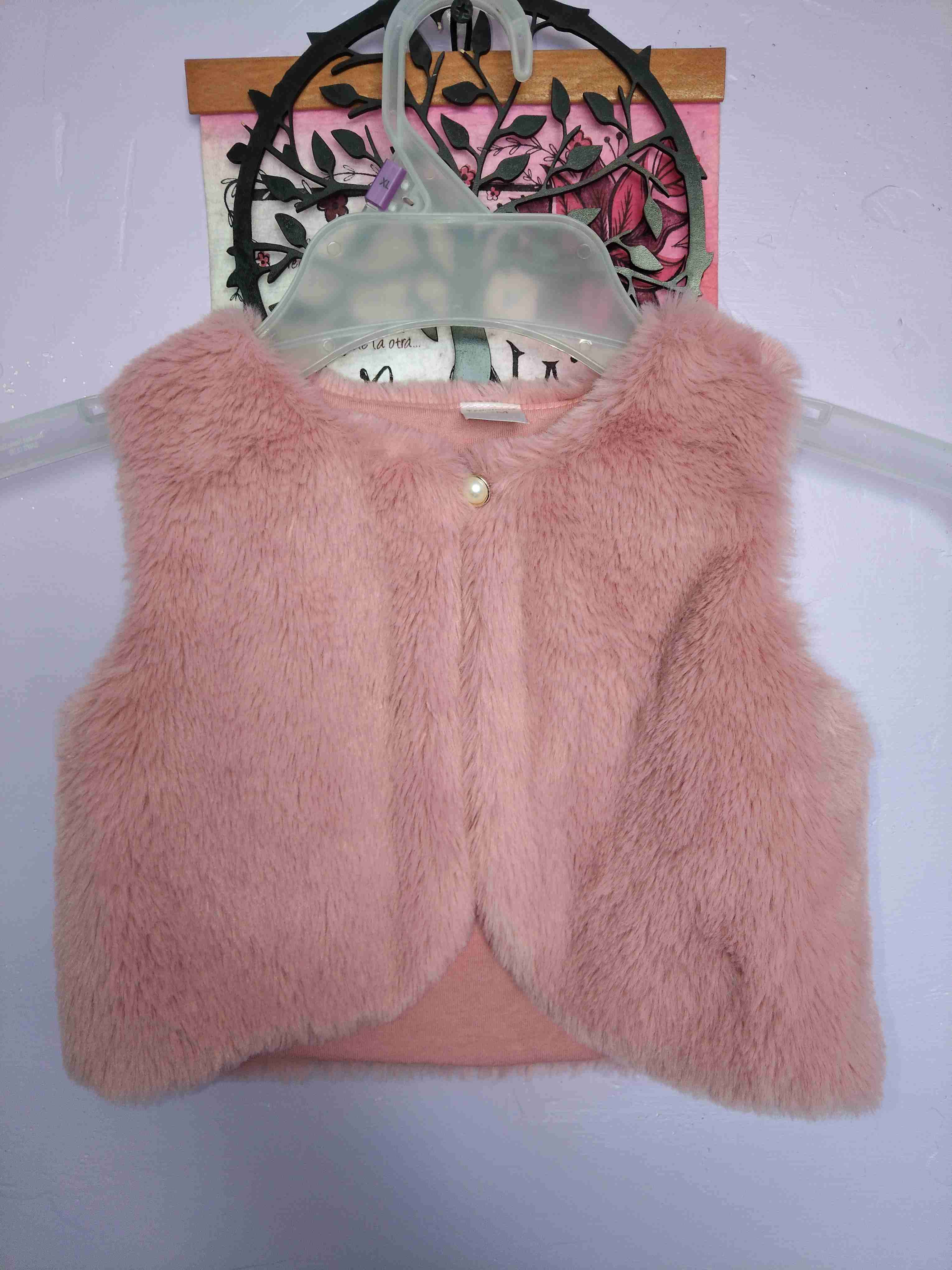 Chaleco de piel sintética rosado