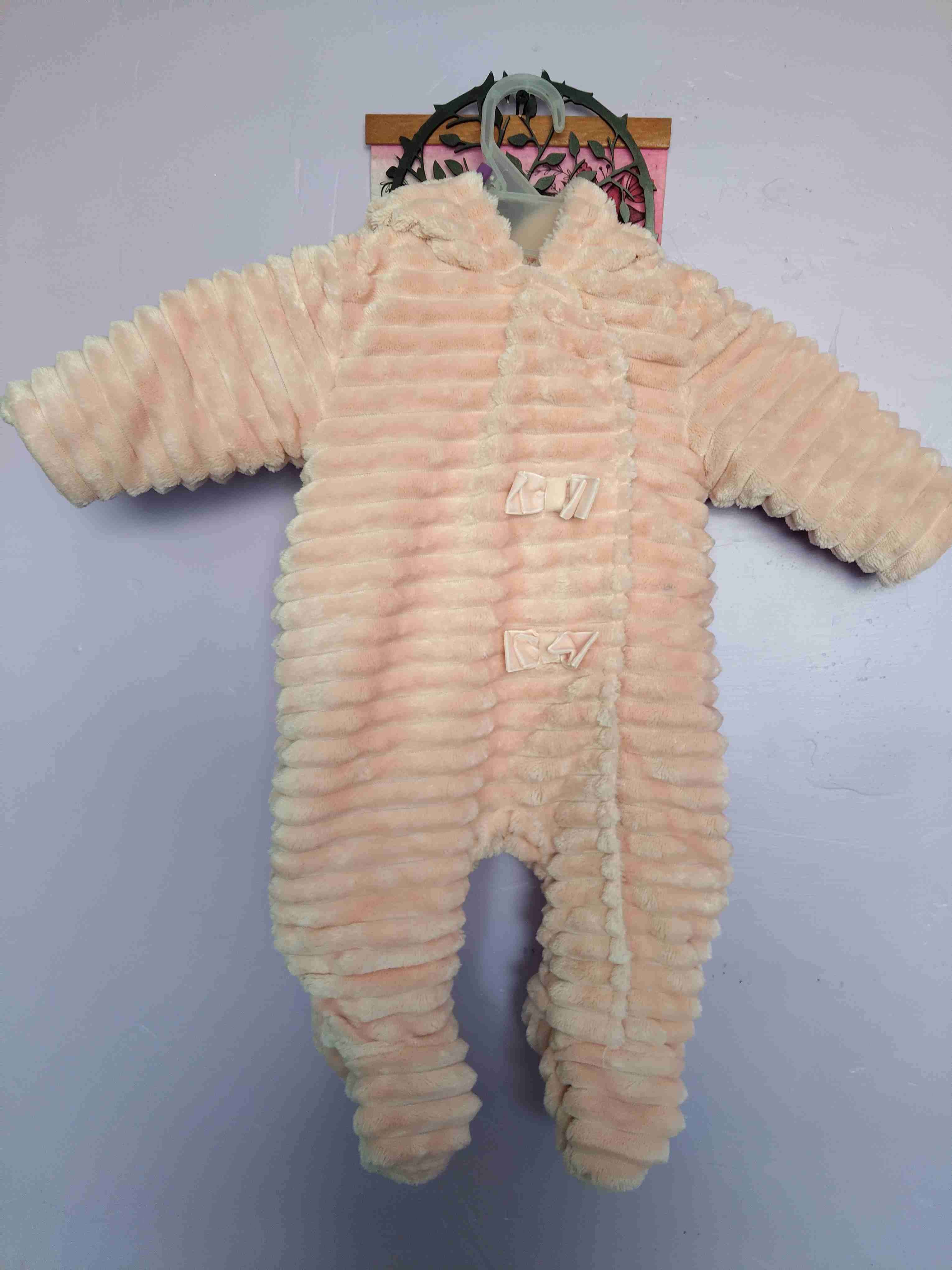 Pijama peludo para bebé rosado - miniatura 3