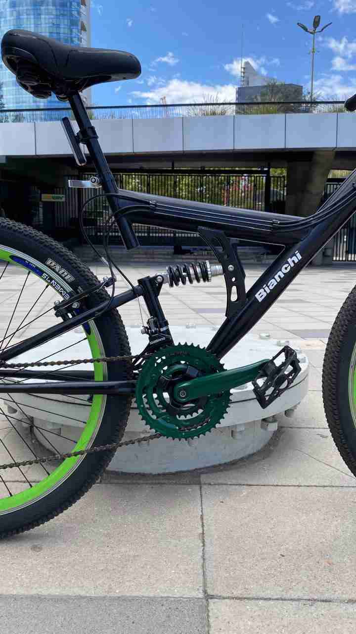 Bicicleta urbana negra y verde R26 - miniatura 4