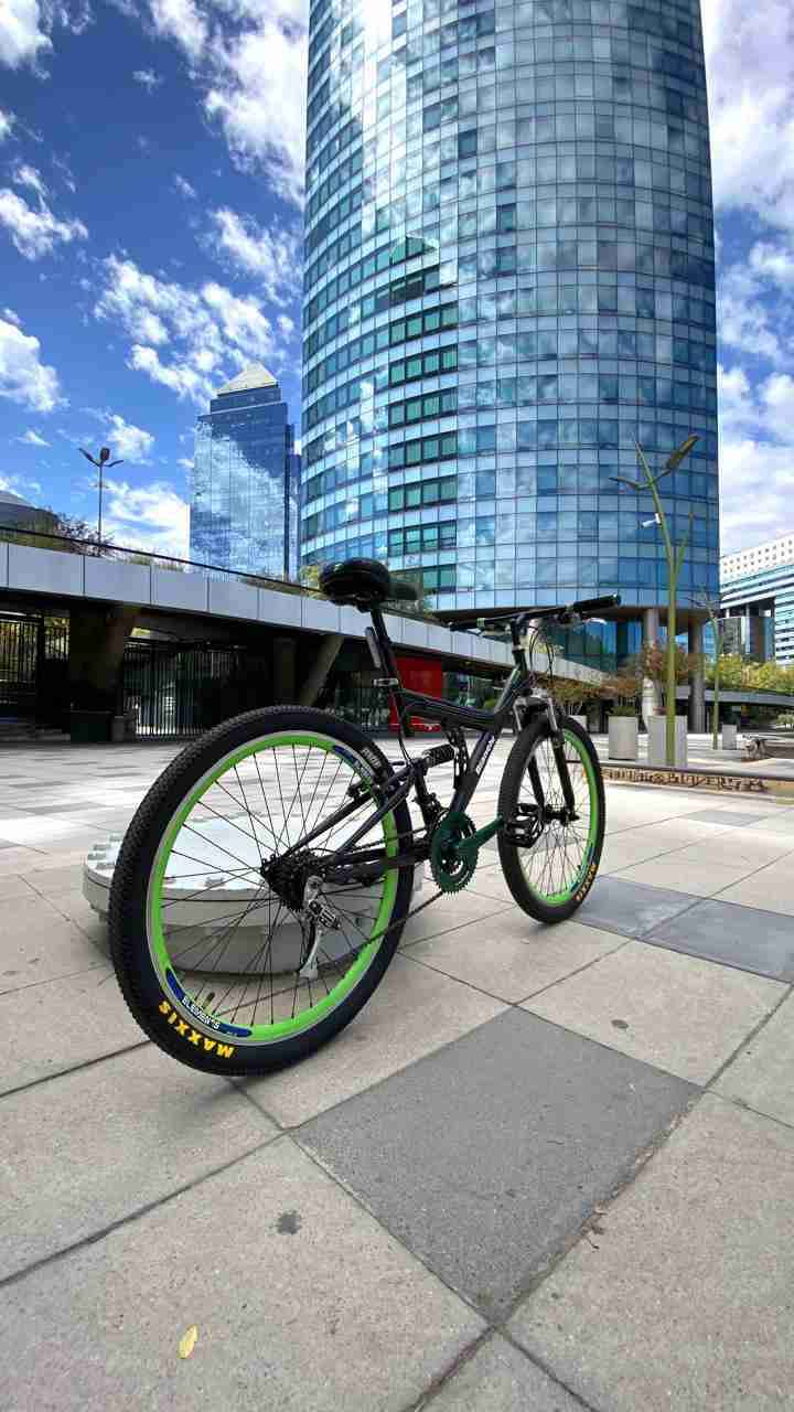 Bicicleta urbana negra y verde R26 - miniatura 5