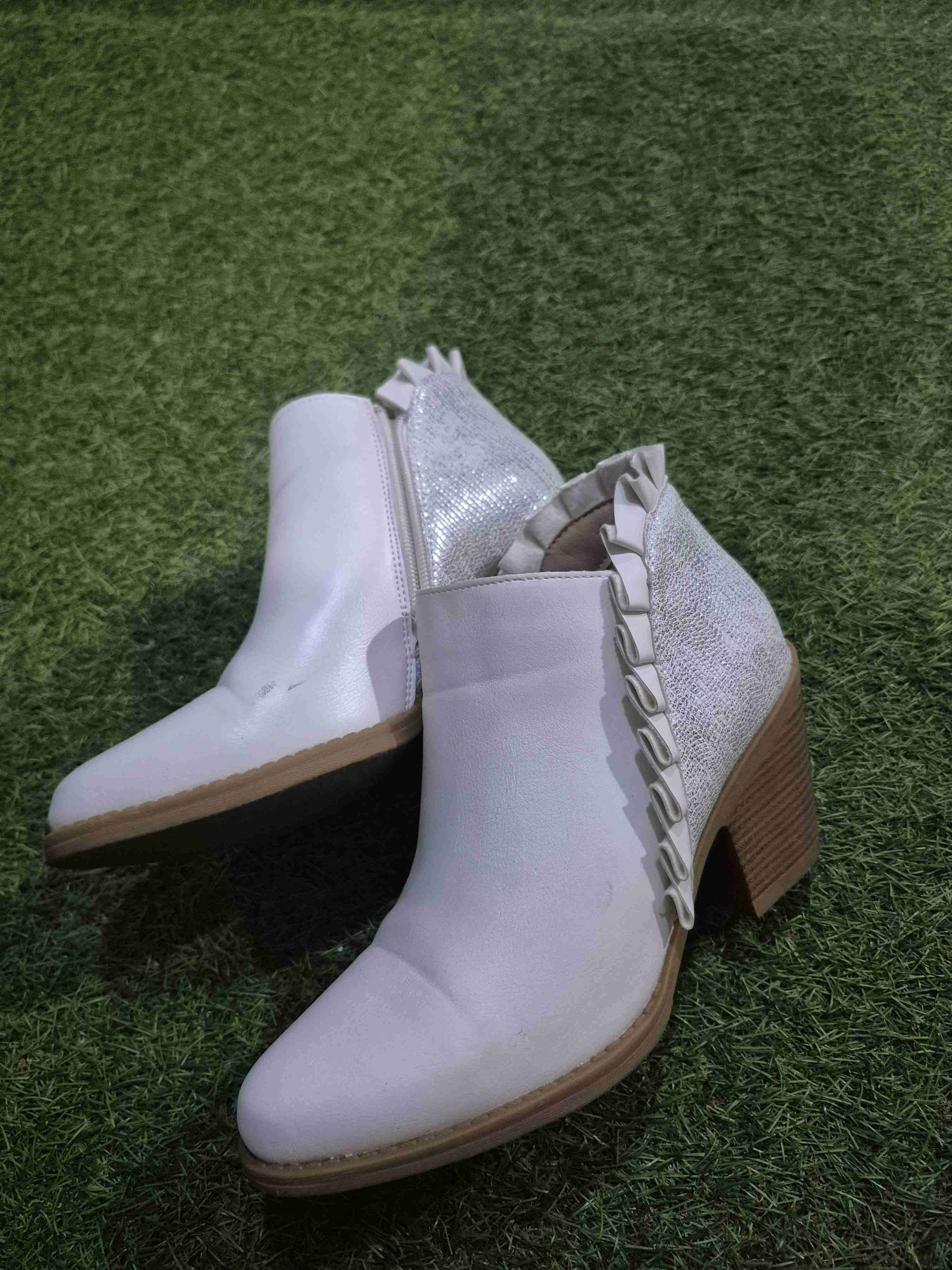 Botines blancos con tacón