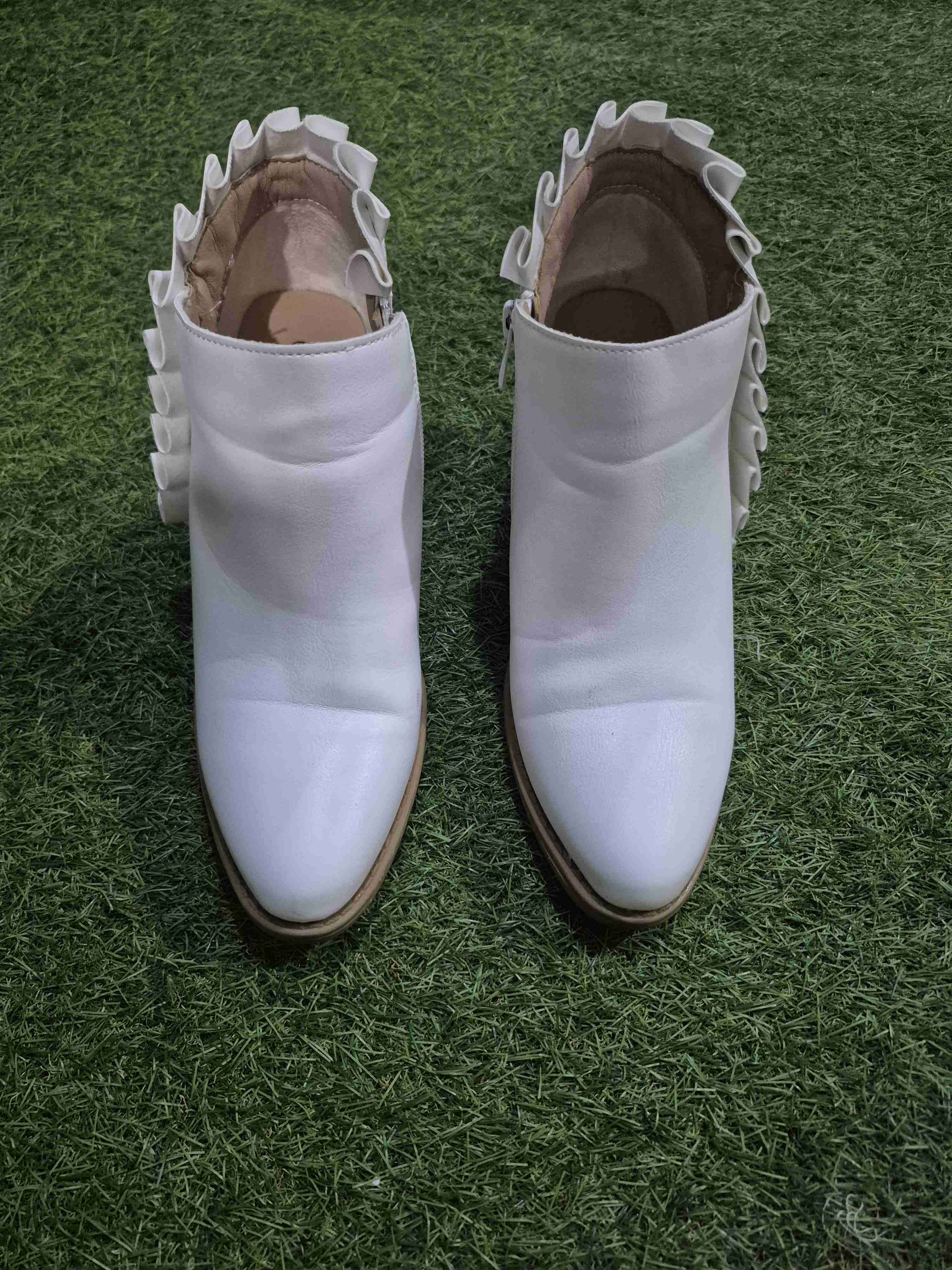 Botines blancos con tacón - miniatura 2