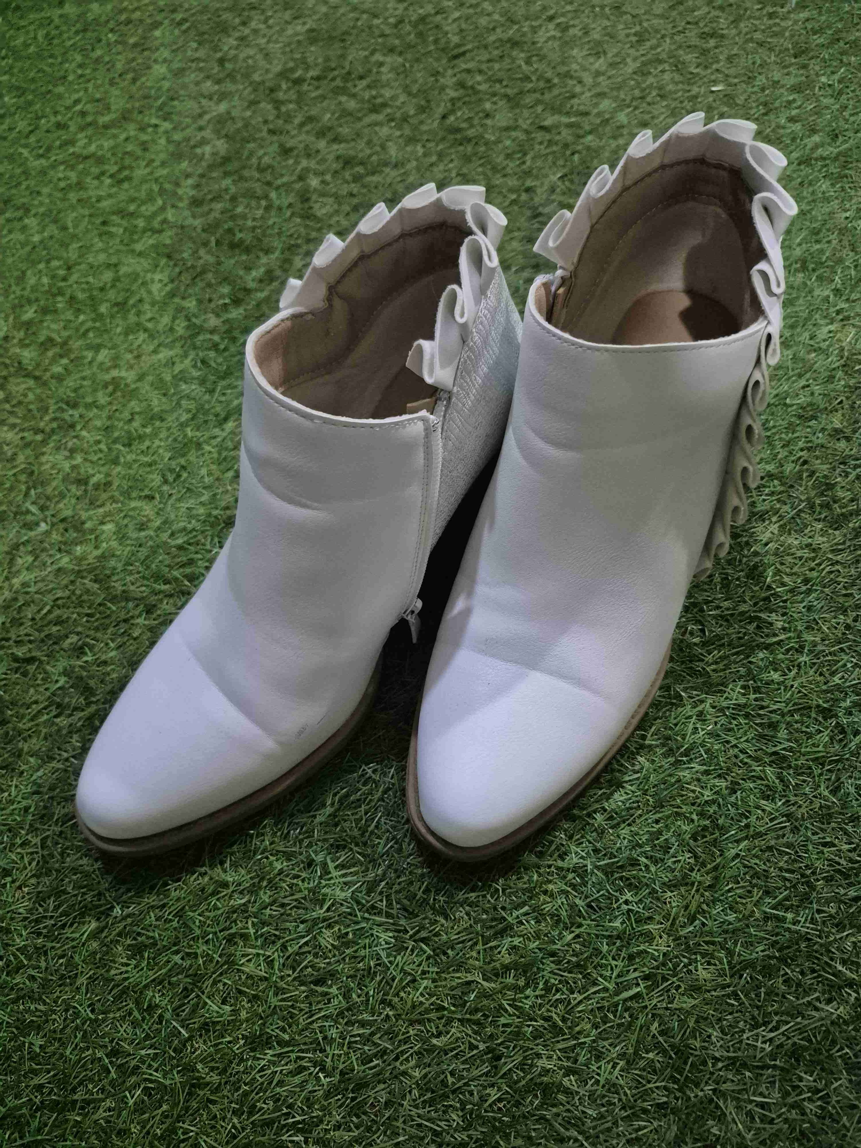 Botines blancos con tacón - miniatura 4