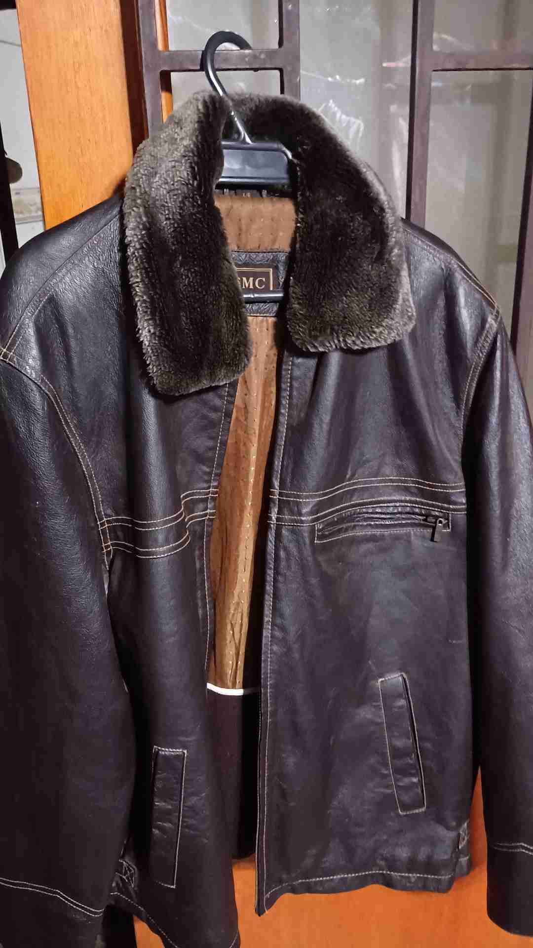 Chaqueta de cuero negra con forro