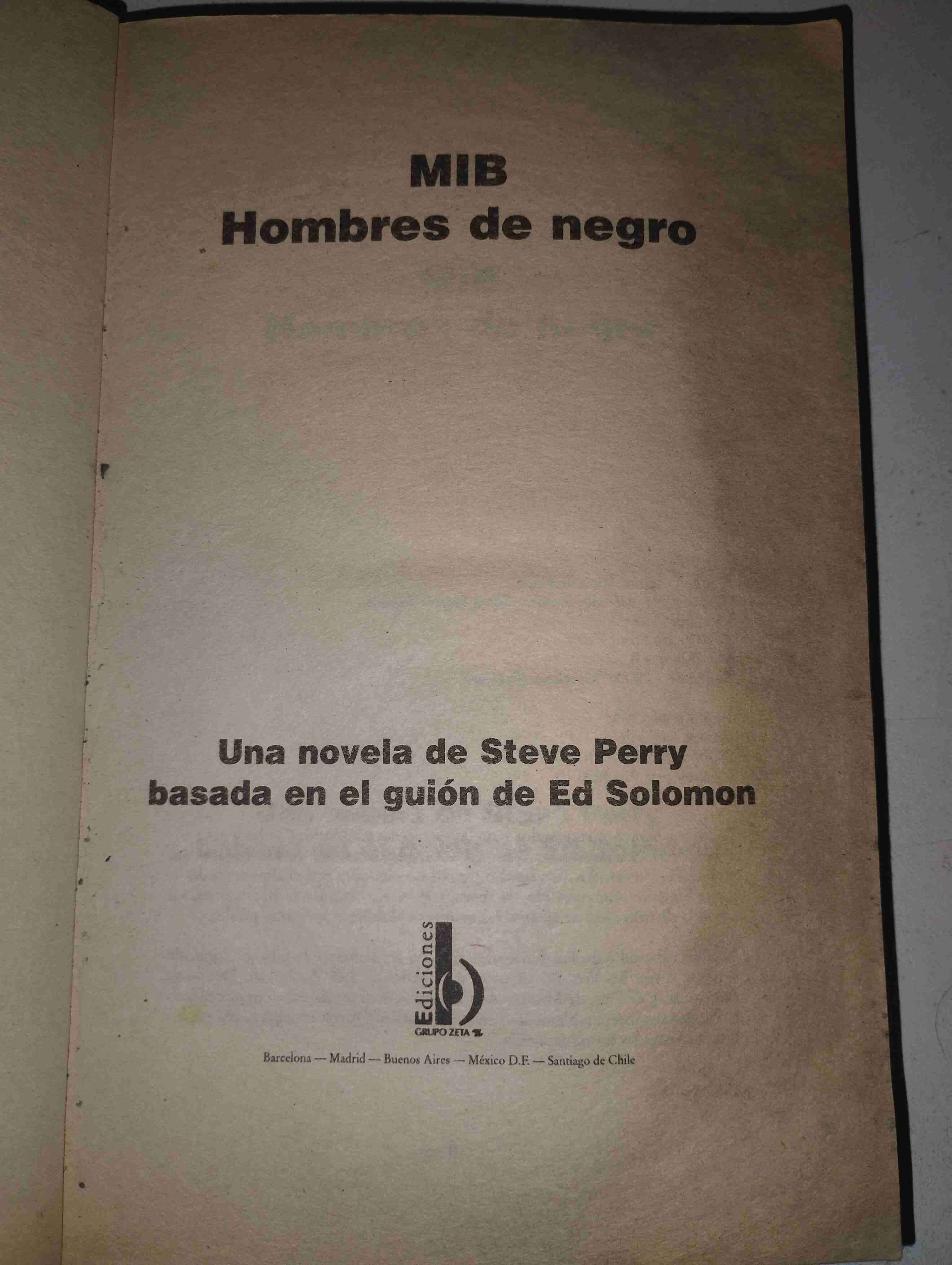 Libro Hombres de Negro - miniatura 3