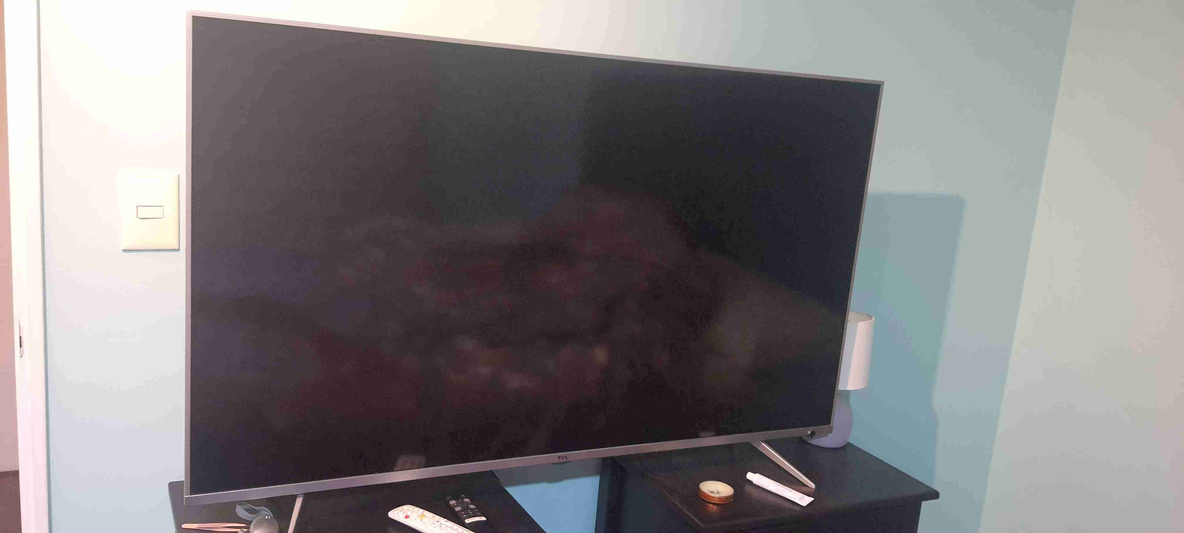 Televisor TCL pantalla plana