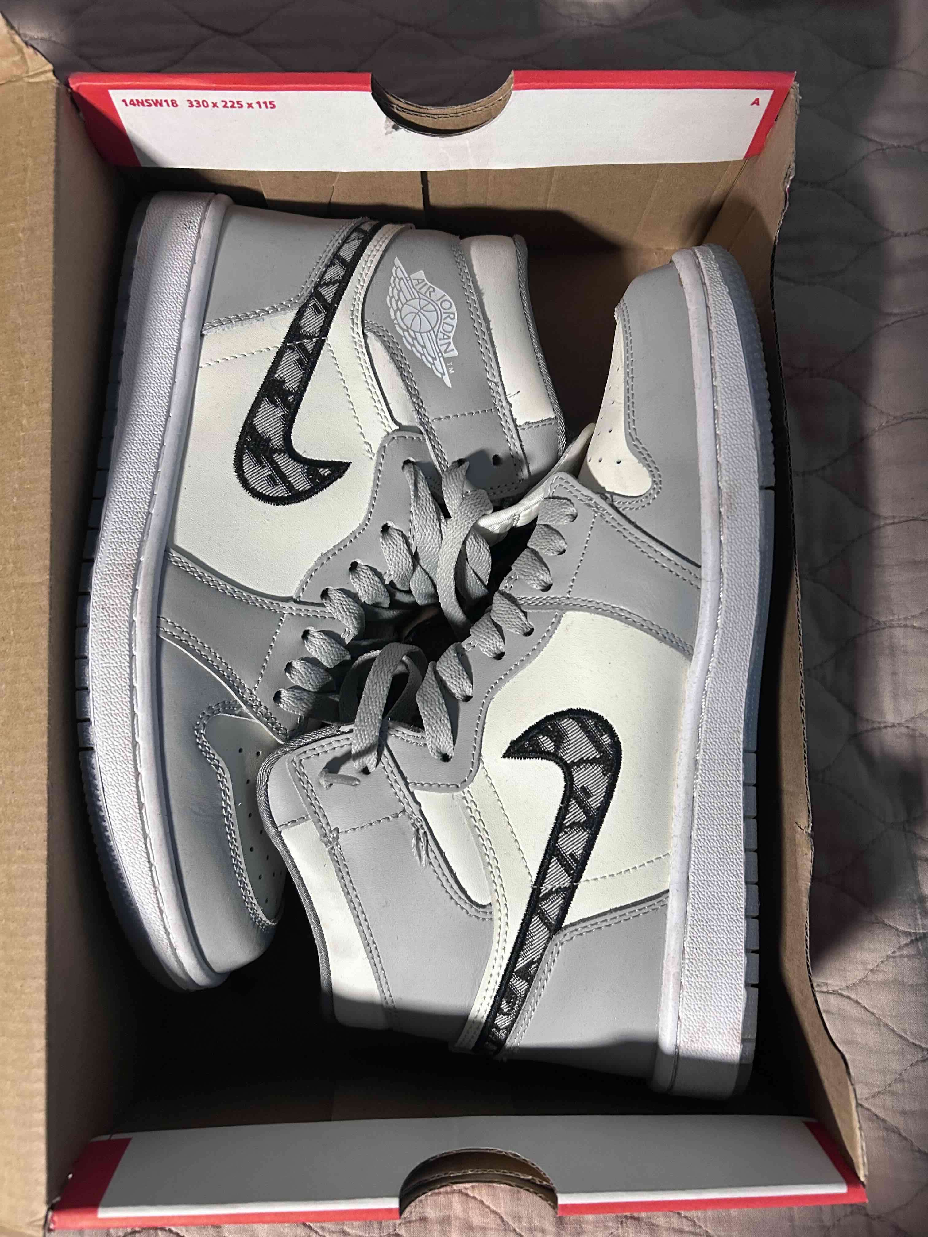 Zapatillas deportivas grises y blancas - miniatura 4