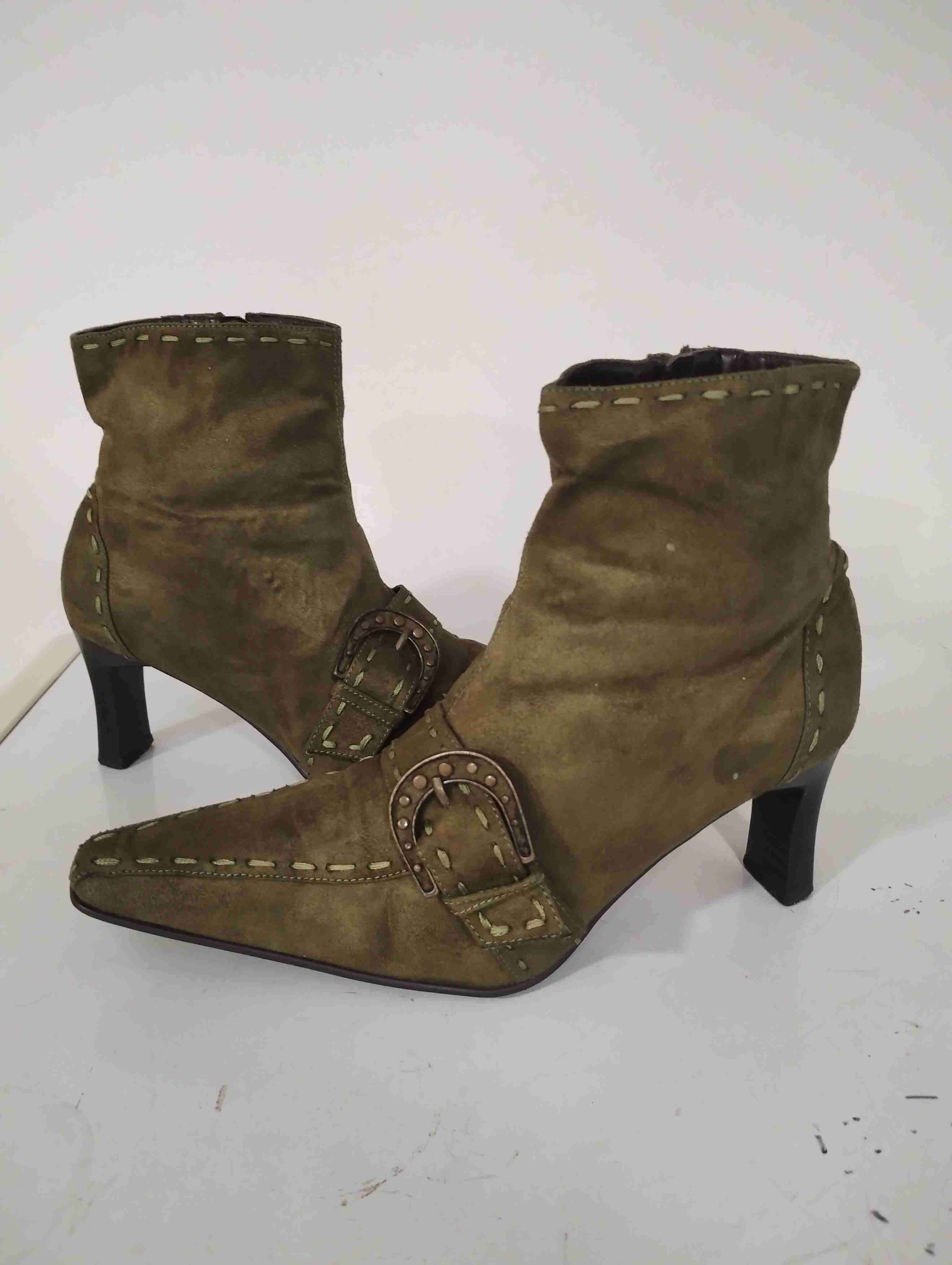 Botines verdes con hebillas