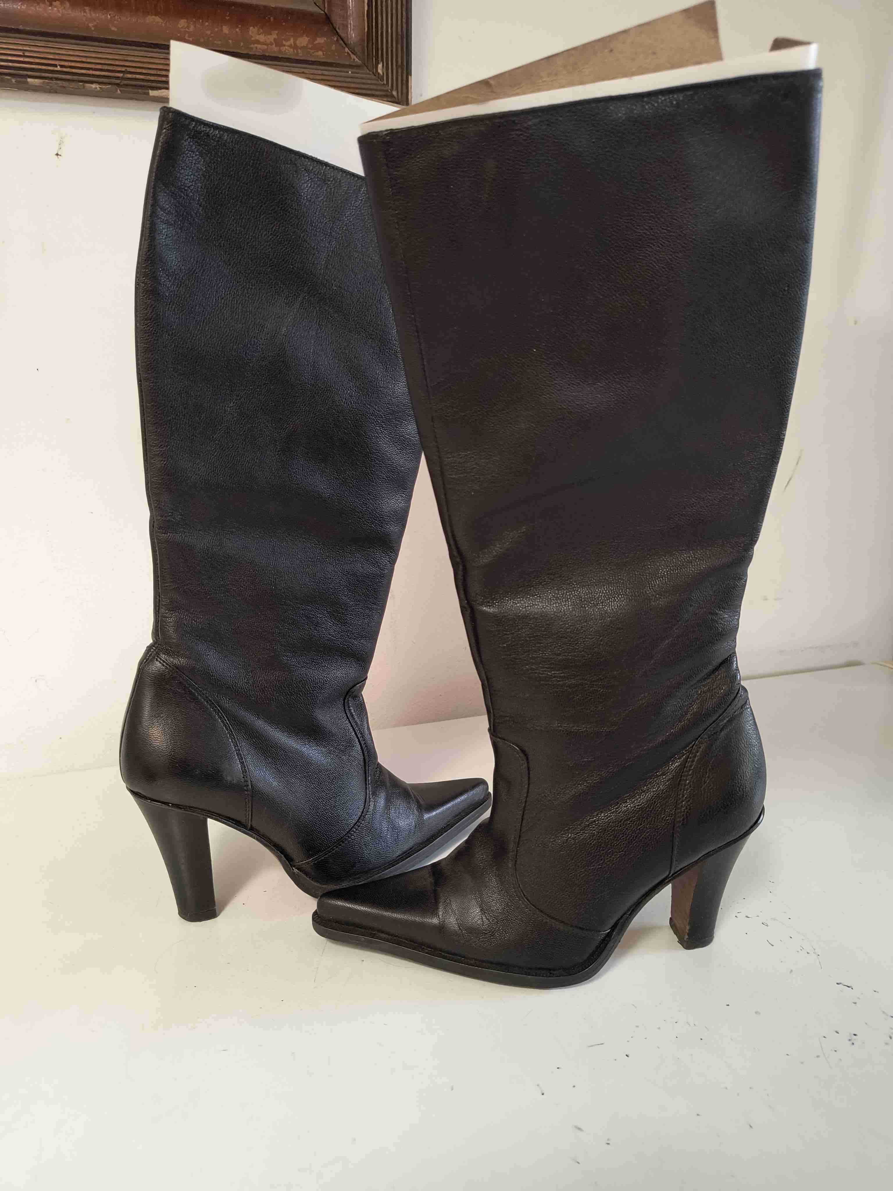 Botas negras altas de cuero