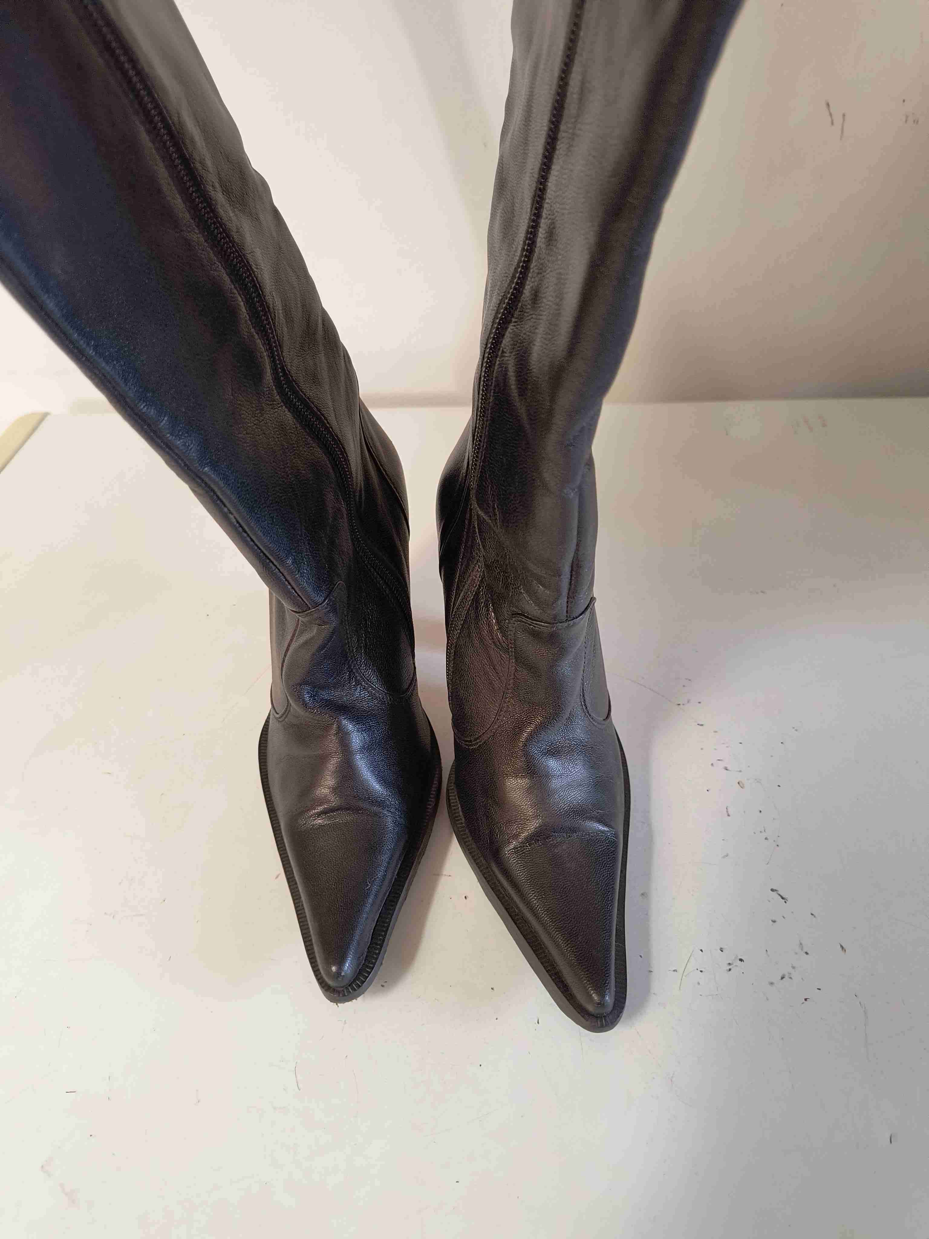 Botas negras altas de cuero - miniatura 3