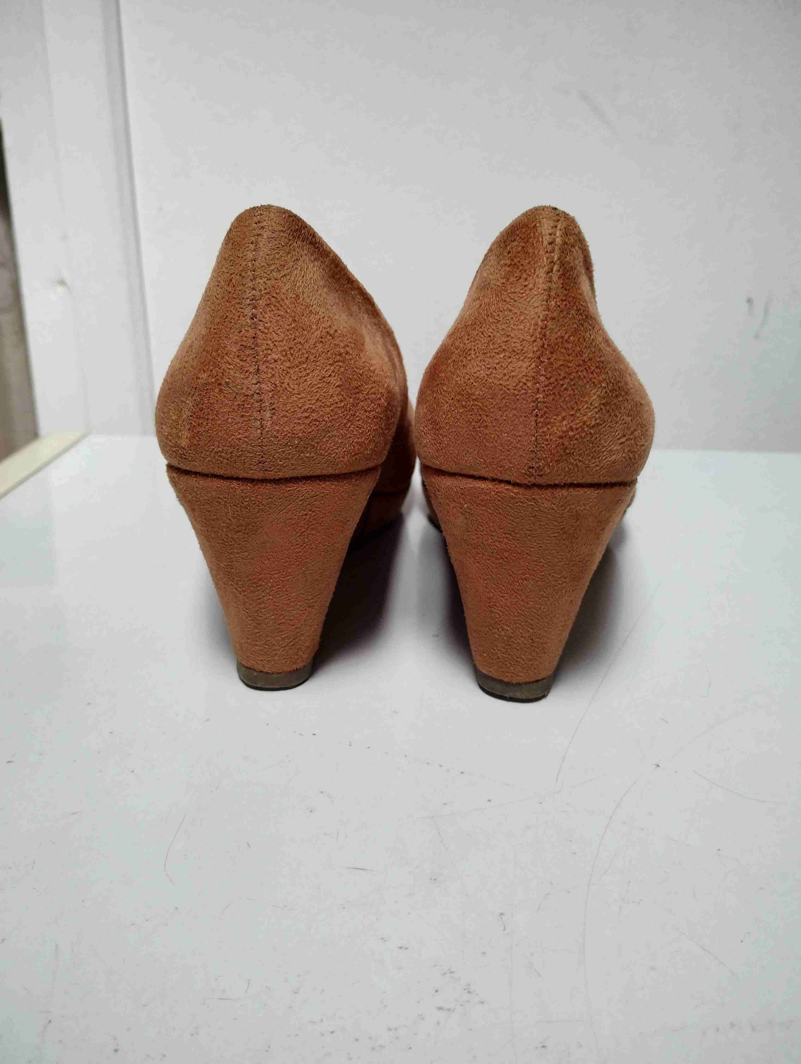 Zapatos de cuña marrones - miniatura 2