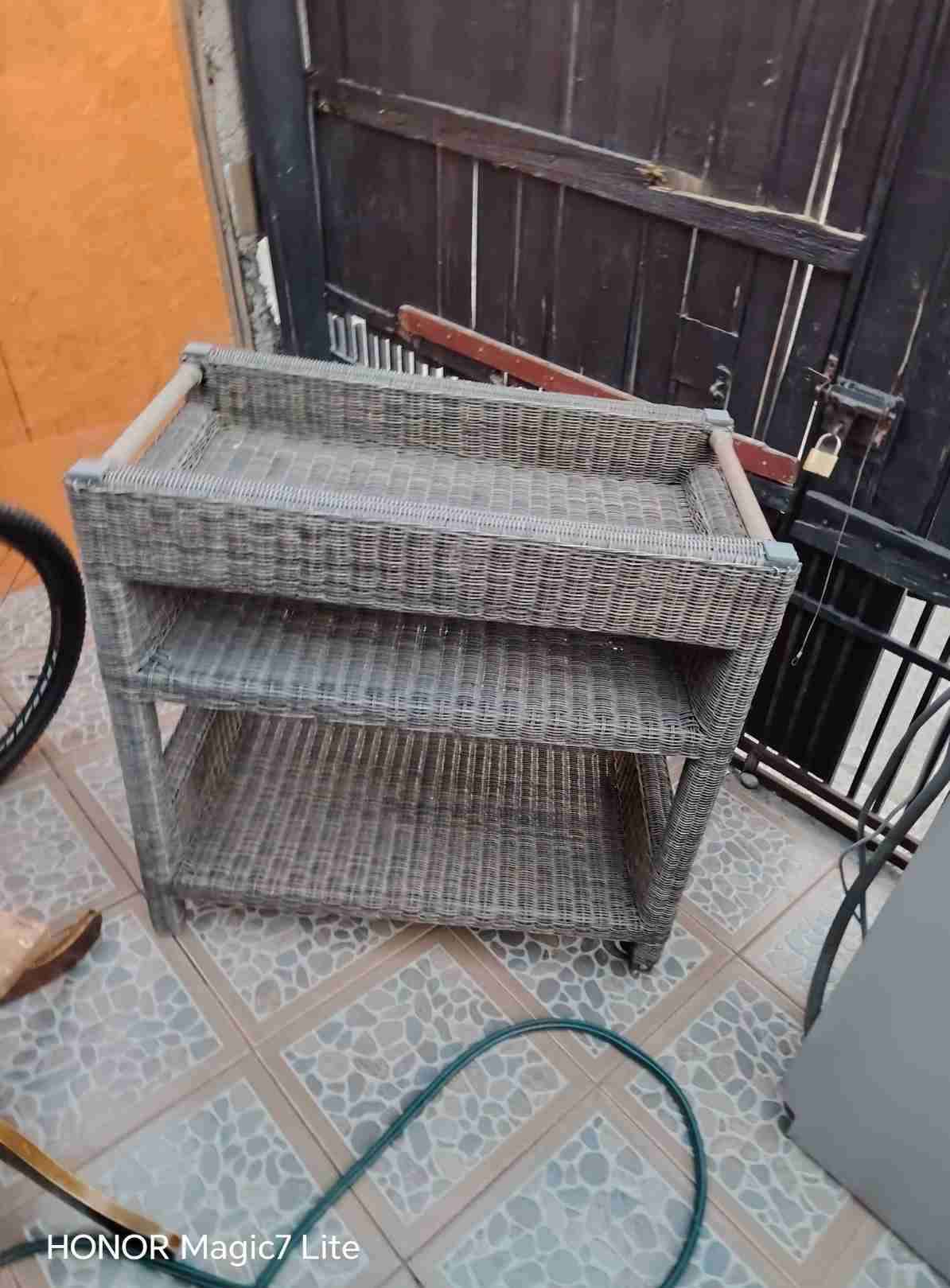 Estantería de ratán con ruedas - miniatura 2