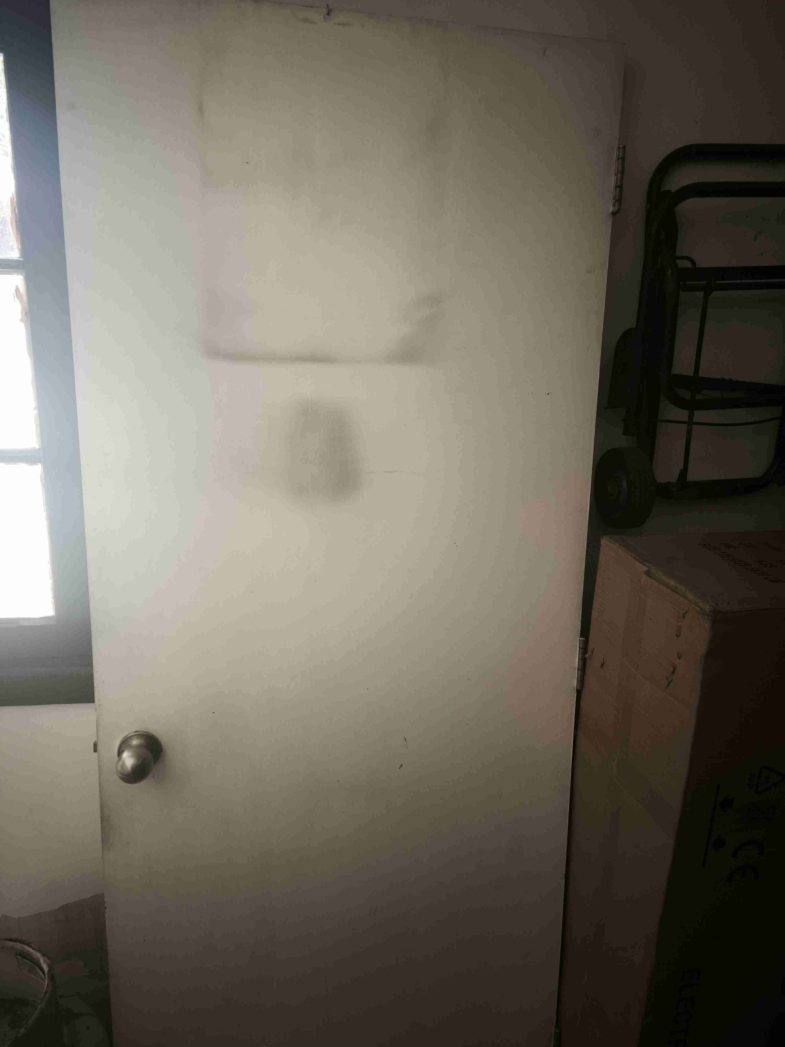 Puerta blanca interior