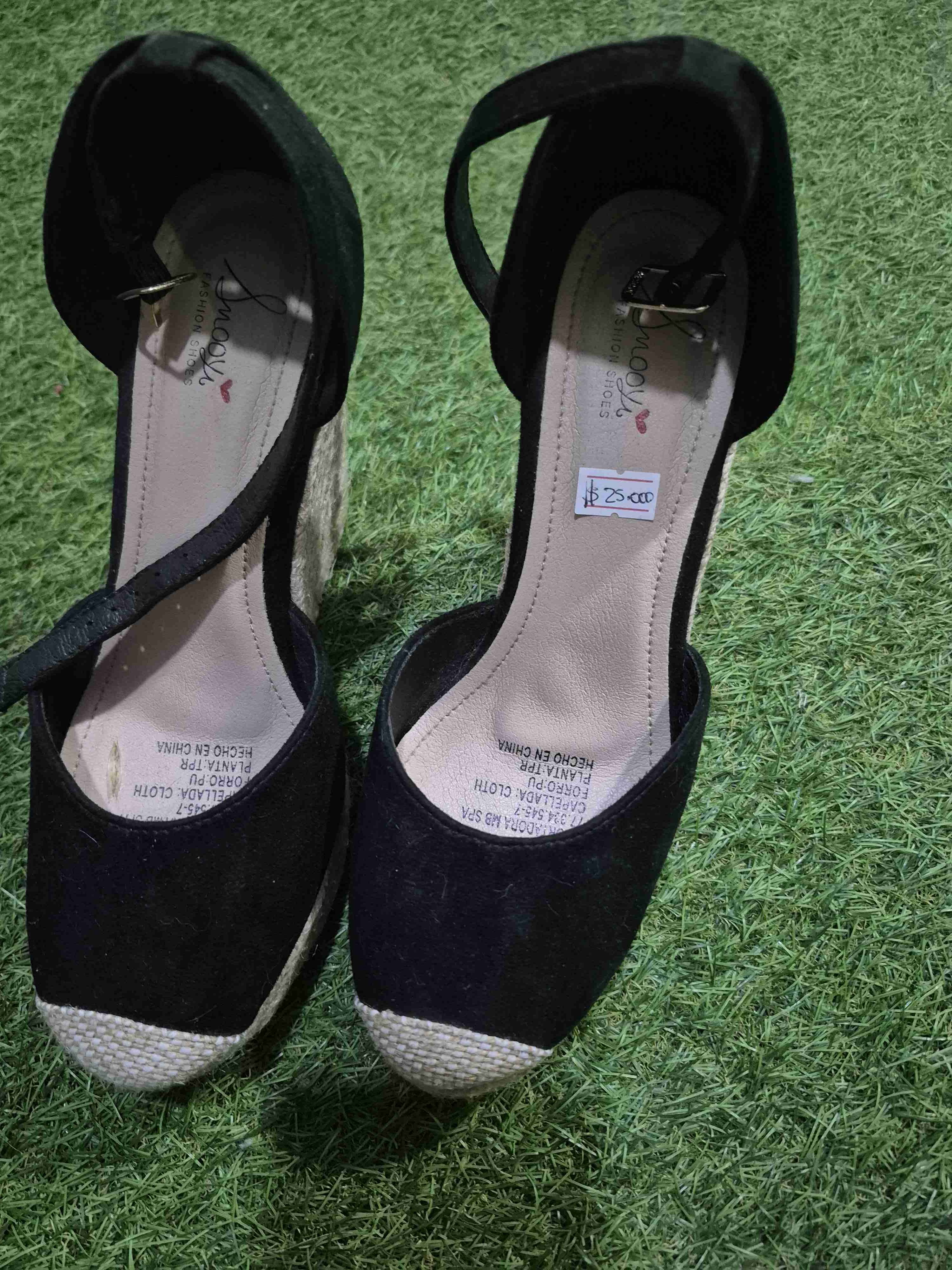 Zapatos negros con plataforma